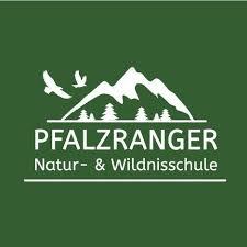Pfalzranger Logo mit weißem Schriftzug "Pfalzranger Natur- und Wildnisschule" auf grünem Hintergrund.