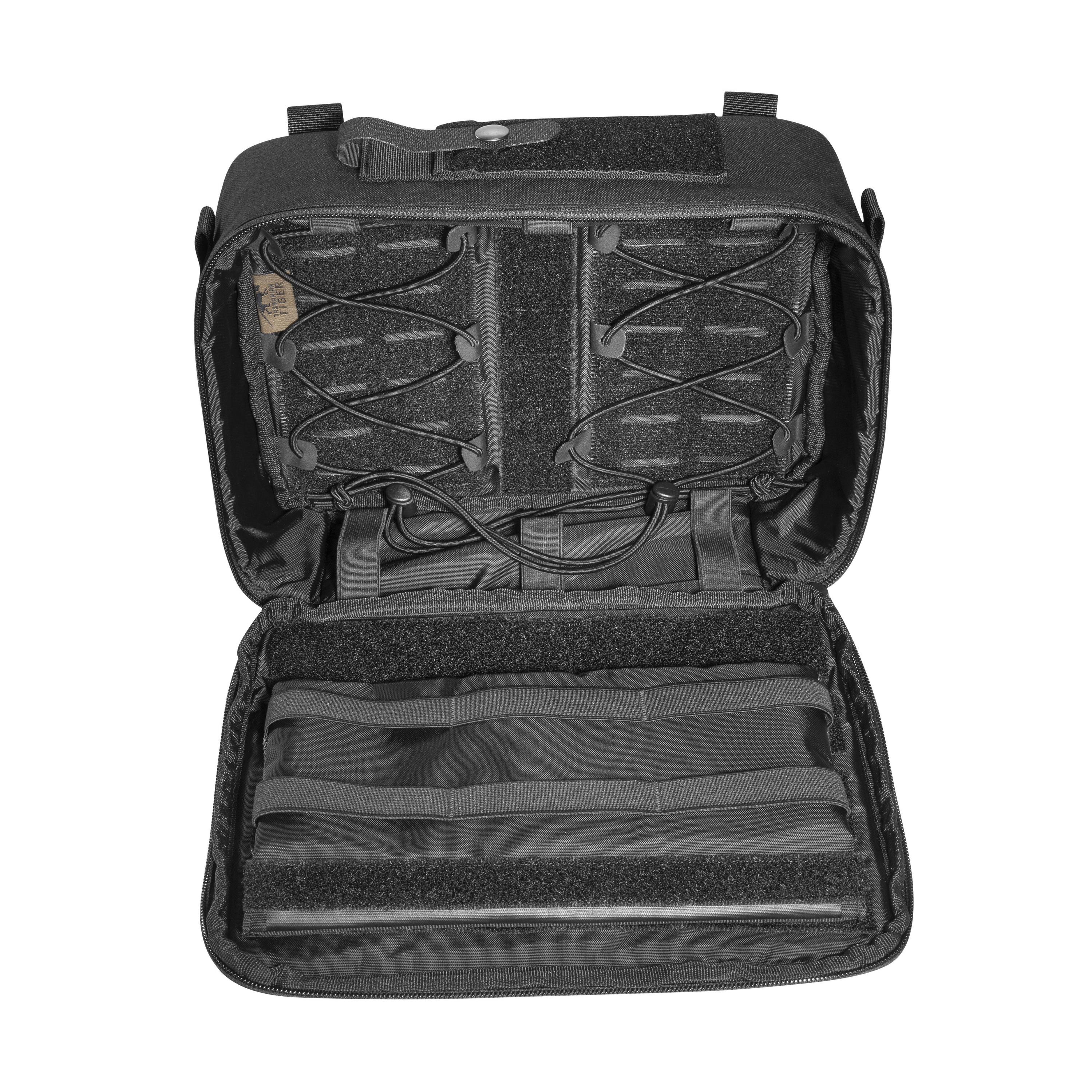 Geöffnete TT Modular Support Bag mit verstärktem Rand, MOLLE-Klett und Bungee-Cord innen, daneben abnehmbarer Schultergurt.