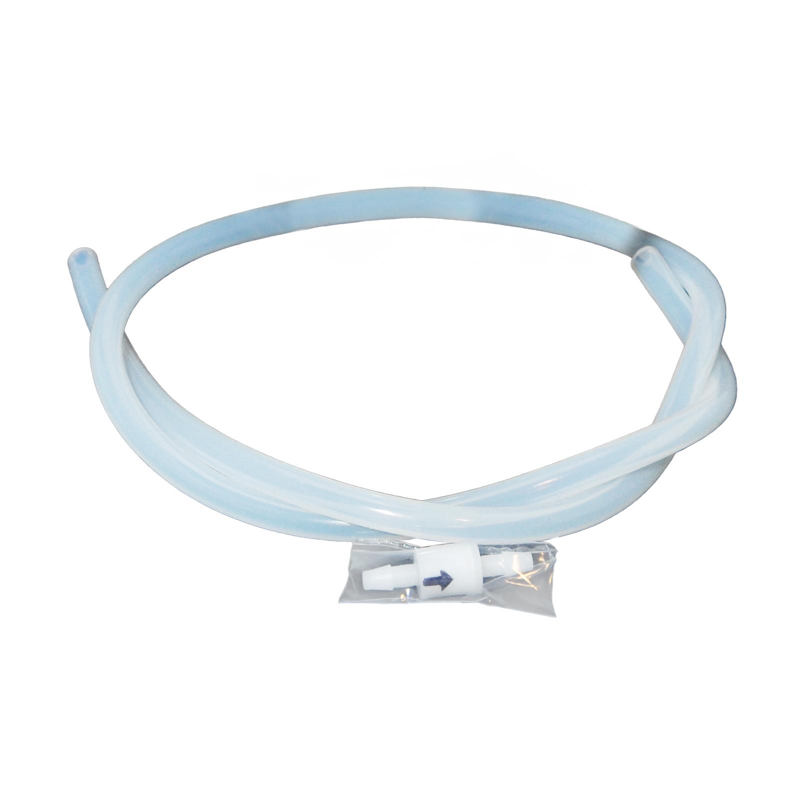 Hellblaue, flexible Quetschflasche mit Schlauch und weiß-blauem Ventil für TrueClot® Trainer, zentral im Bild als Spirale angeordnet.