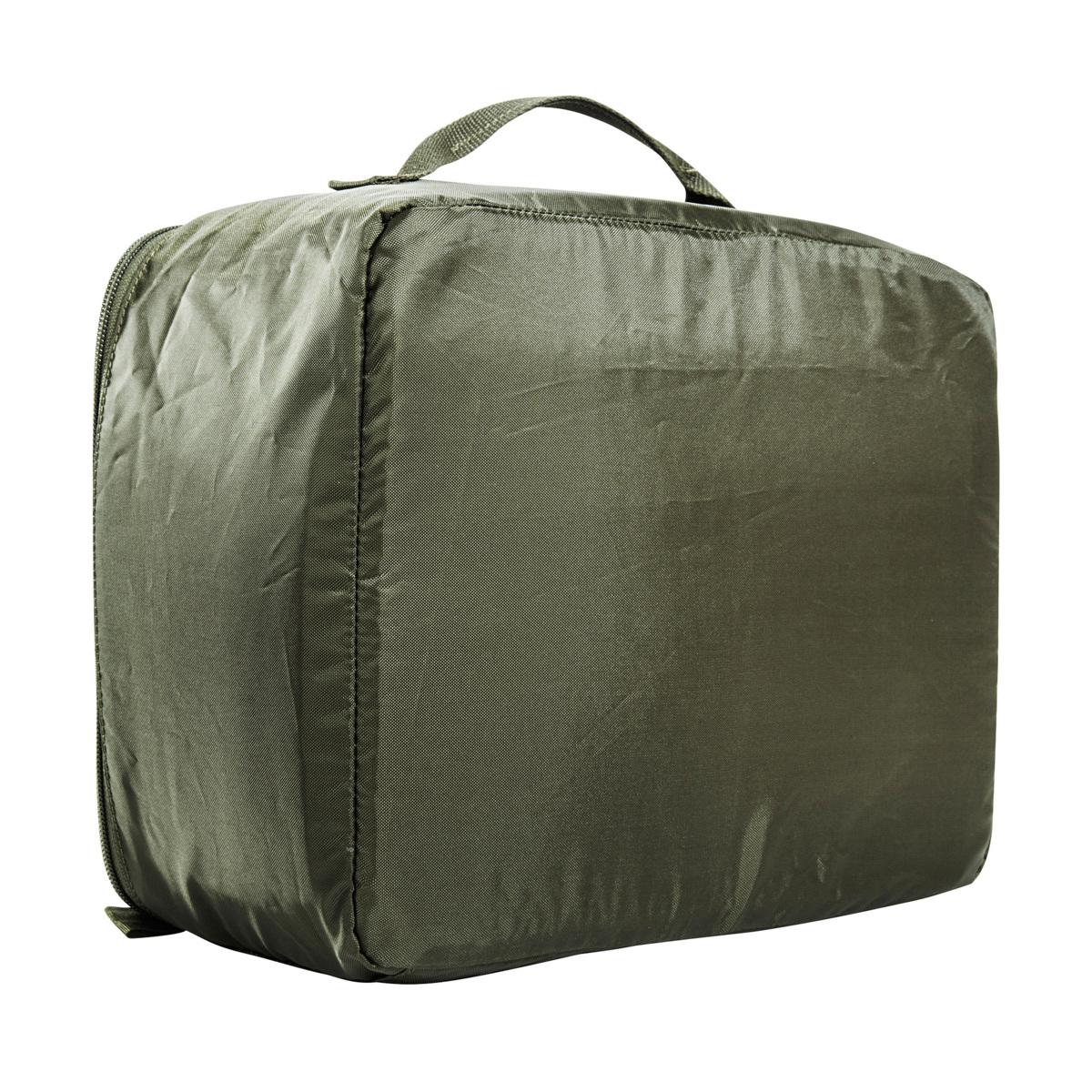 Ein grünes TT Modular Medic Insert 30 VL steht aufrecht mit Tragegriff und sichtbarem Reißverschluss, gefertigt aus robustem, vermutlich wasserdichtem Material.