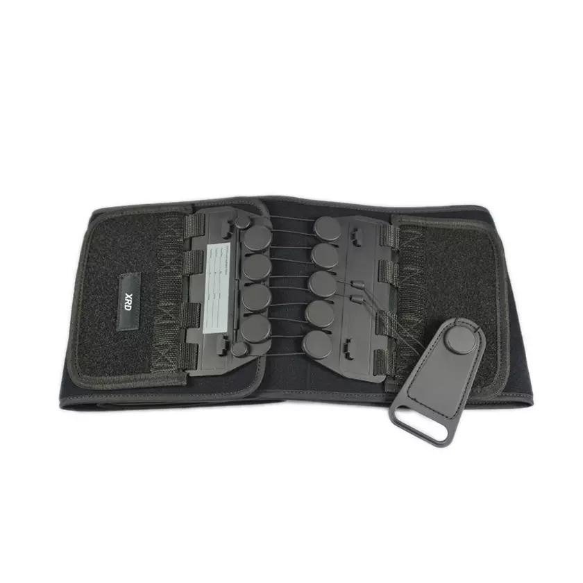 Schwarzer Arrow® T-POD™ Beckengurt mit zwei seitlichen Reißverschlusstaschen, gleichmäßigem Kompressionssystem und röntgendurchlässigem Etikett.