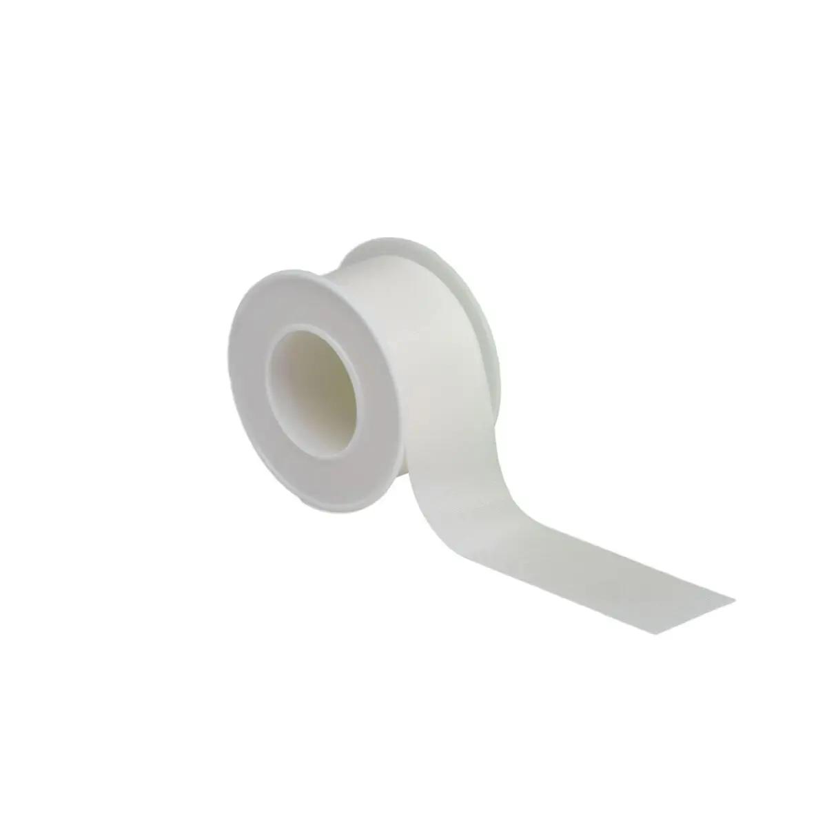 Eine Rolle Micasilk-Spulenpflaster, Seidenpflaster - 2,5 cm, 5 m, aus weißem Acetat-Taft, liegt aufgerollt mit sichtbarer Öffnung.