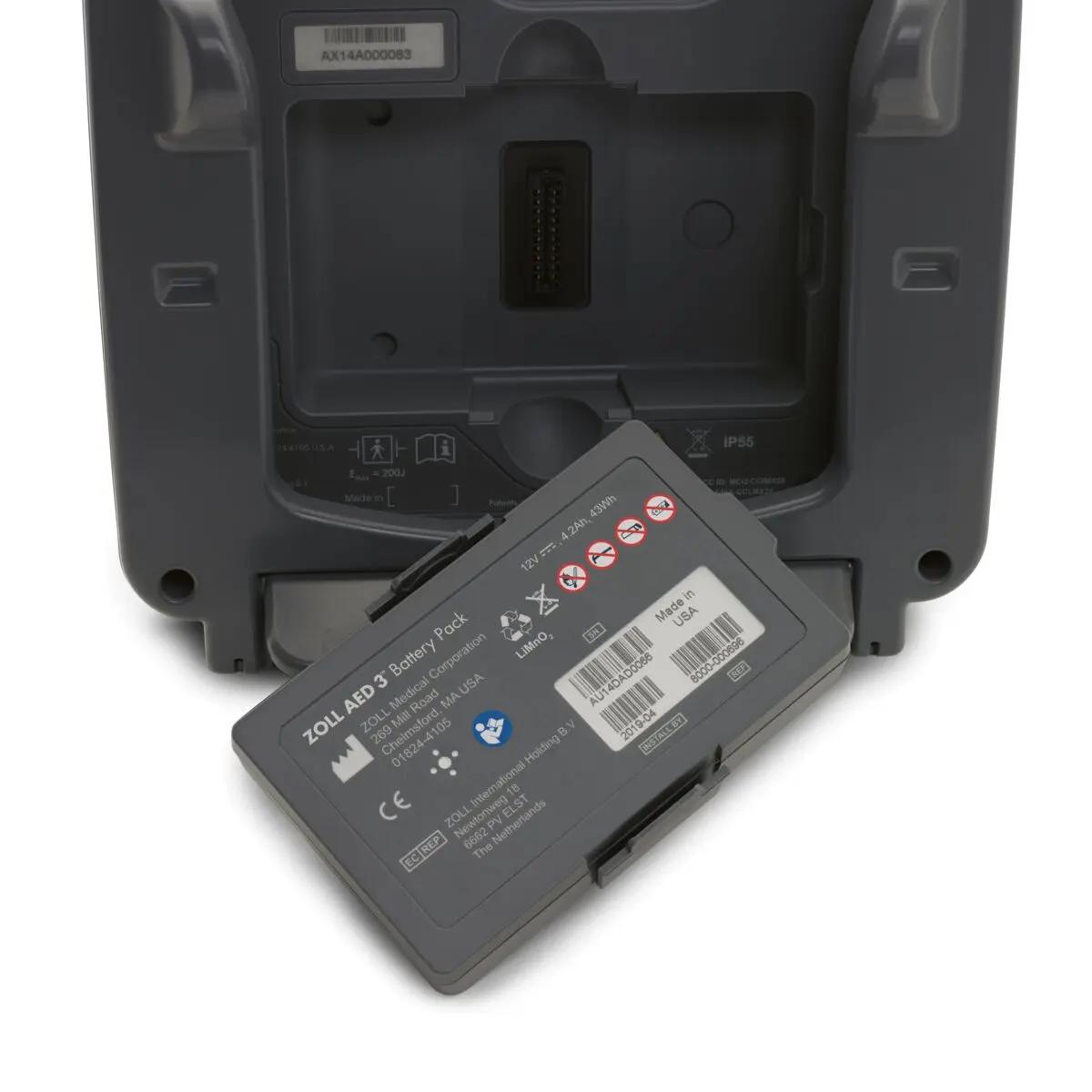 Schwarzer Defibrillator-Set ZOLL® AED 3, Halbautomat Batteriepack mit Warnhinweisen, robustem Gehäuse und IP65-geschütztem Anschluss.