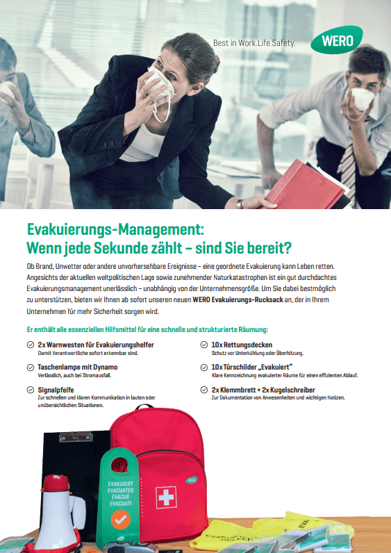 Frau im Business-Outfit mit Mundschutz hält Becher, zentrale Botschaft zum betrieblichen Hygieneschutz und empfohlenen Sicherheitsmaßnahmen.
