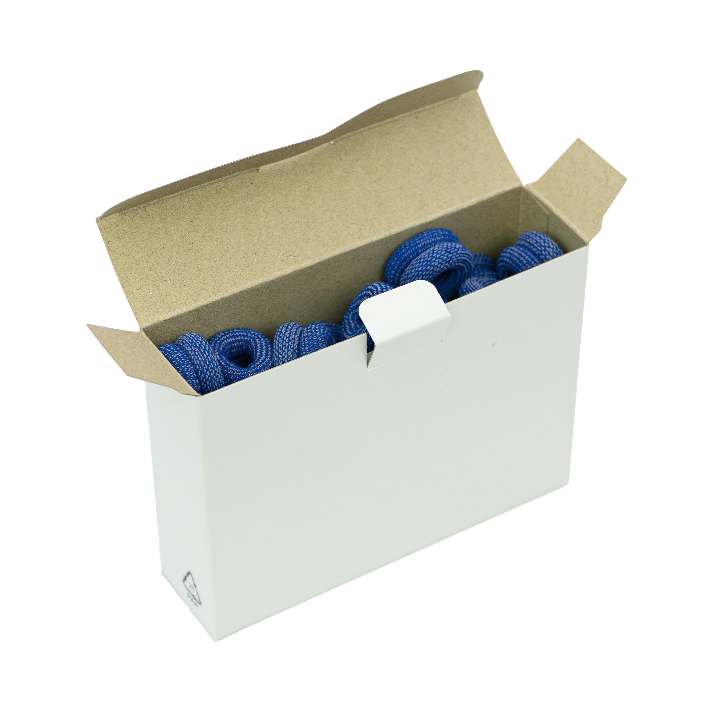 Zwei Hände, eine hält einen blauen WERO FingerFriend Schlauchverband aus elastischer Baumwolle mit hoher Sichtbarkeit, bereit zum Aufrollen über einen Finger.