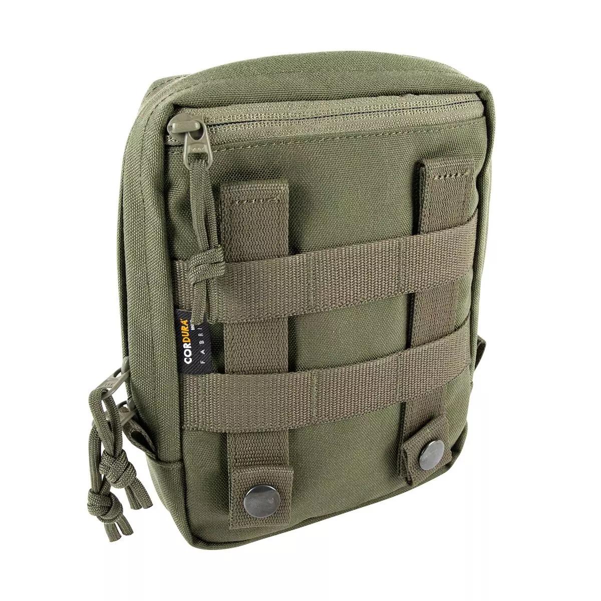 Dunkelgrüne TT Tac Pouch 5 - Oliv mit mittigem Reißverschluss, braunen verstellbaren Gurten, zwei Schnallen und robustem CORDURA-Material.