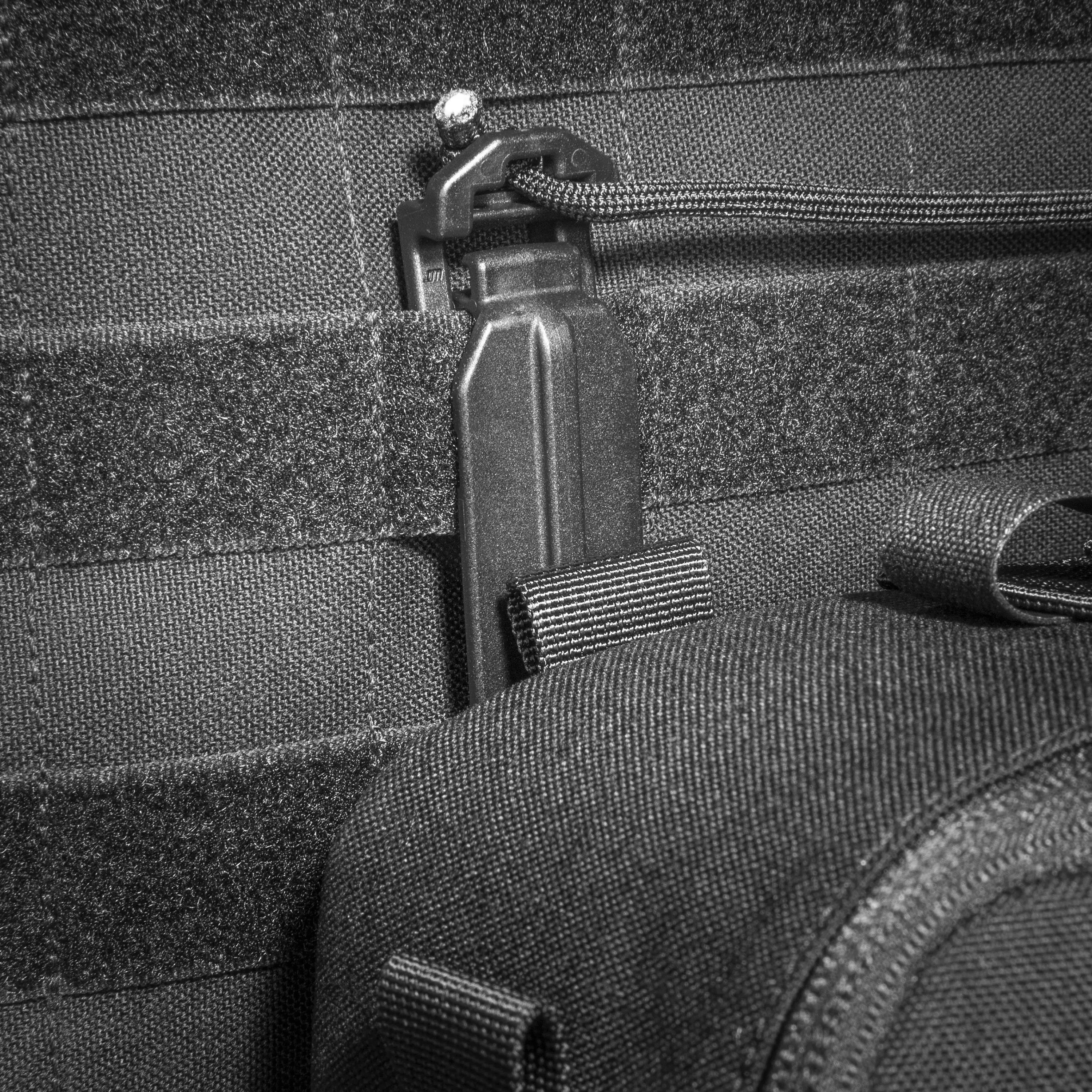 Nahaufnahme einer TT Modular Support Bag mit strukturiertem Material, abnehmbarem Schultergurt und Mollesystem für flexible Befestigung und individuelle Bestückung.