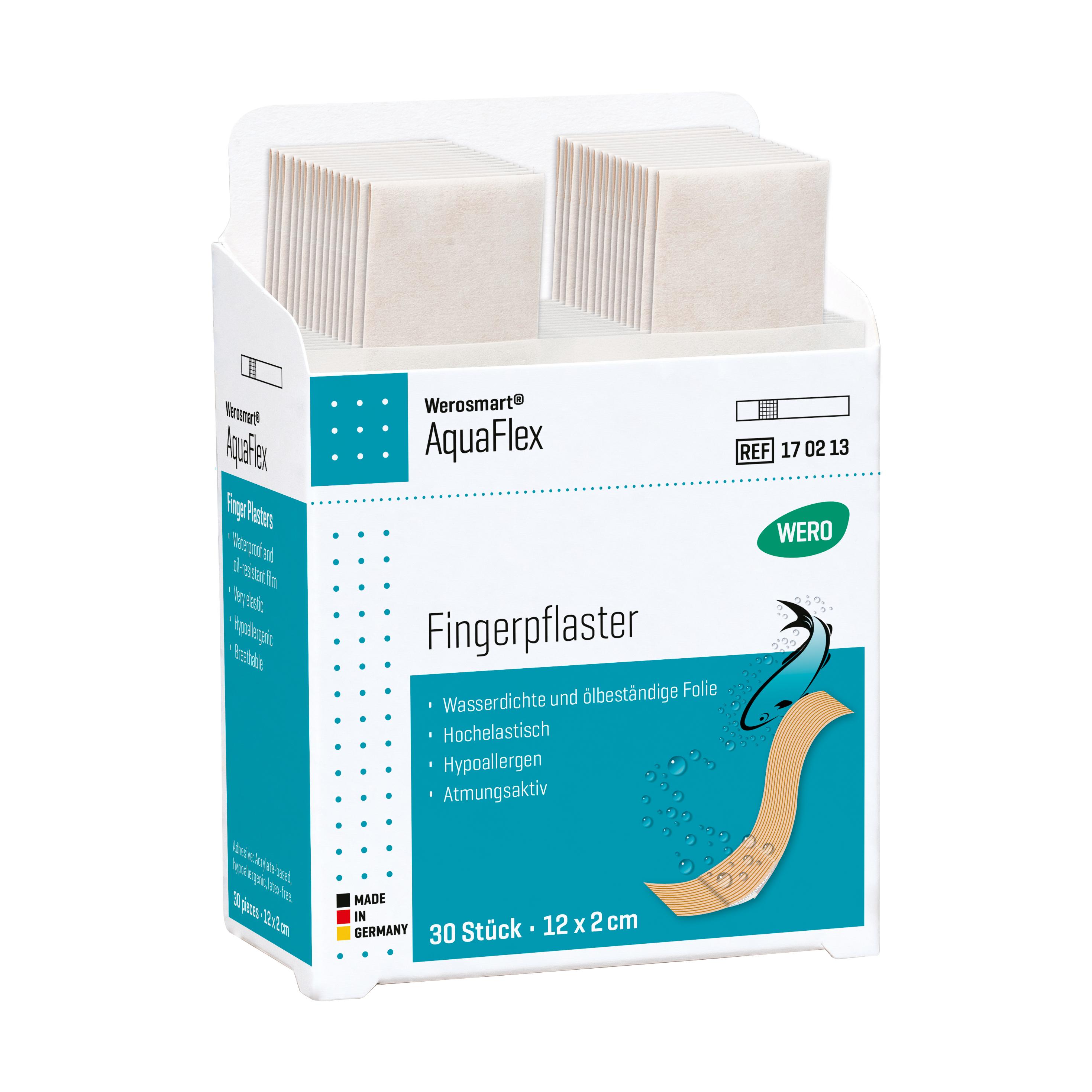 Mehrere Werosmart® AquaFlex Pflasterspender-Einsätze Fingerpflaster - 12 cm liegen gestapelt in einer transparenten Box mit gut sichtbarem Etikett und Fischsymbol.