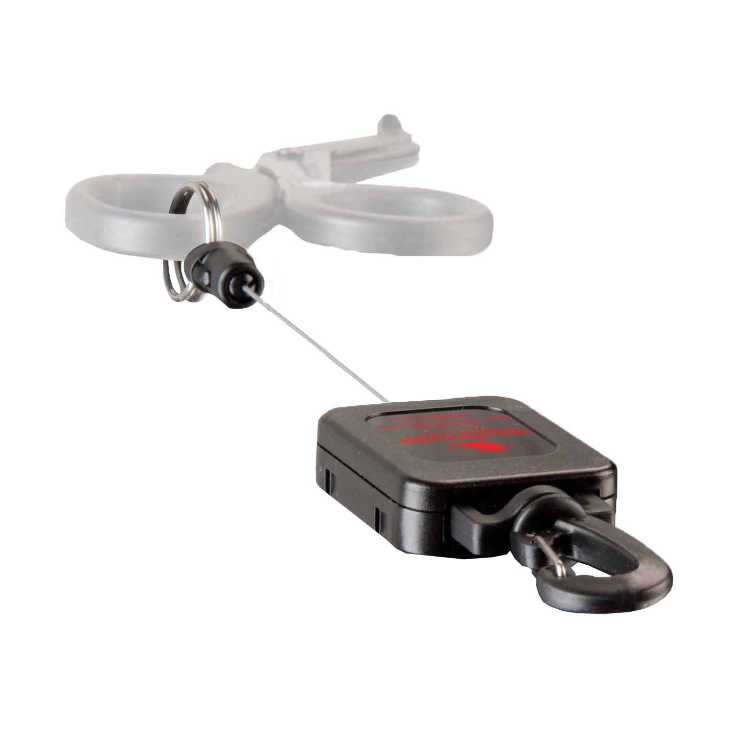 Das Bild zeigt eine NAR Scissor Leash™ mit schwarzem, rundem Gehäuse, silbernem, ausziehbarem Drahtseil und Haken sowie rotem Logo.