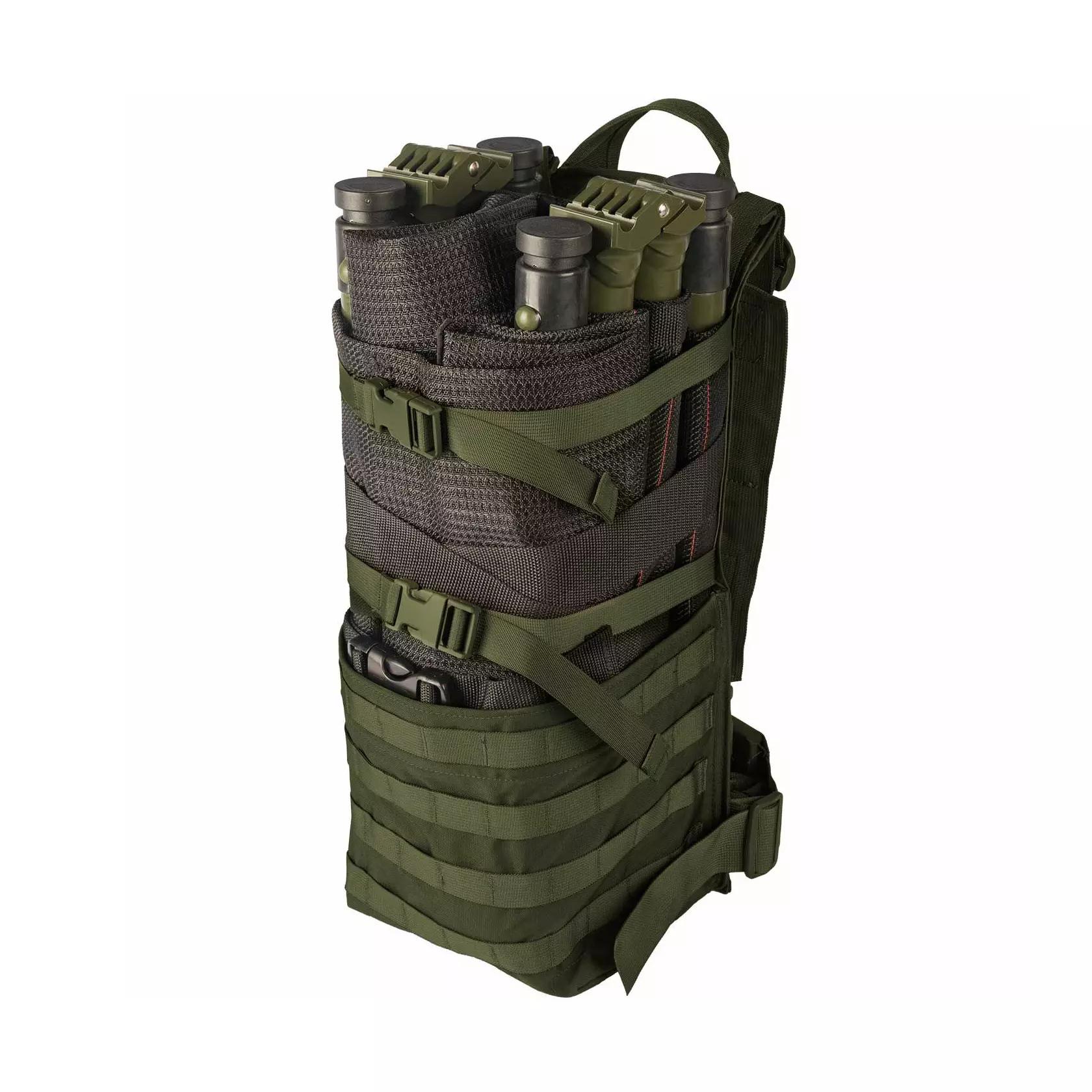 Robuster grüner taktischer Rucksack mit vielen Reißverschlussfächern, Seitentaschen und Verschlusssystem.