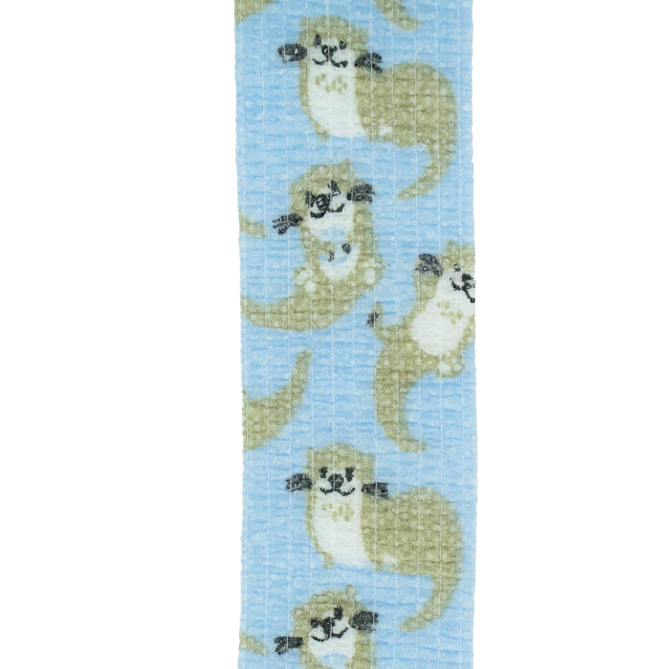 Hellblaues Weroplast® BlueMamba Kinder Schnellpflaster mit verspieltem Ottermuster, textiler Struktur und selbsthaftender, latexfreier Oberfläche.