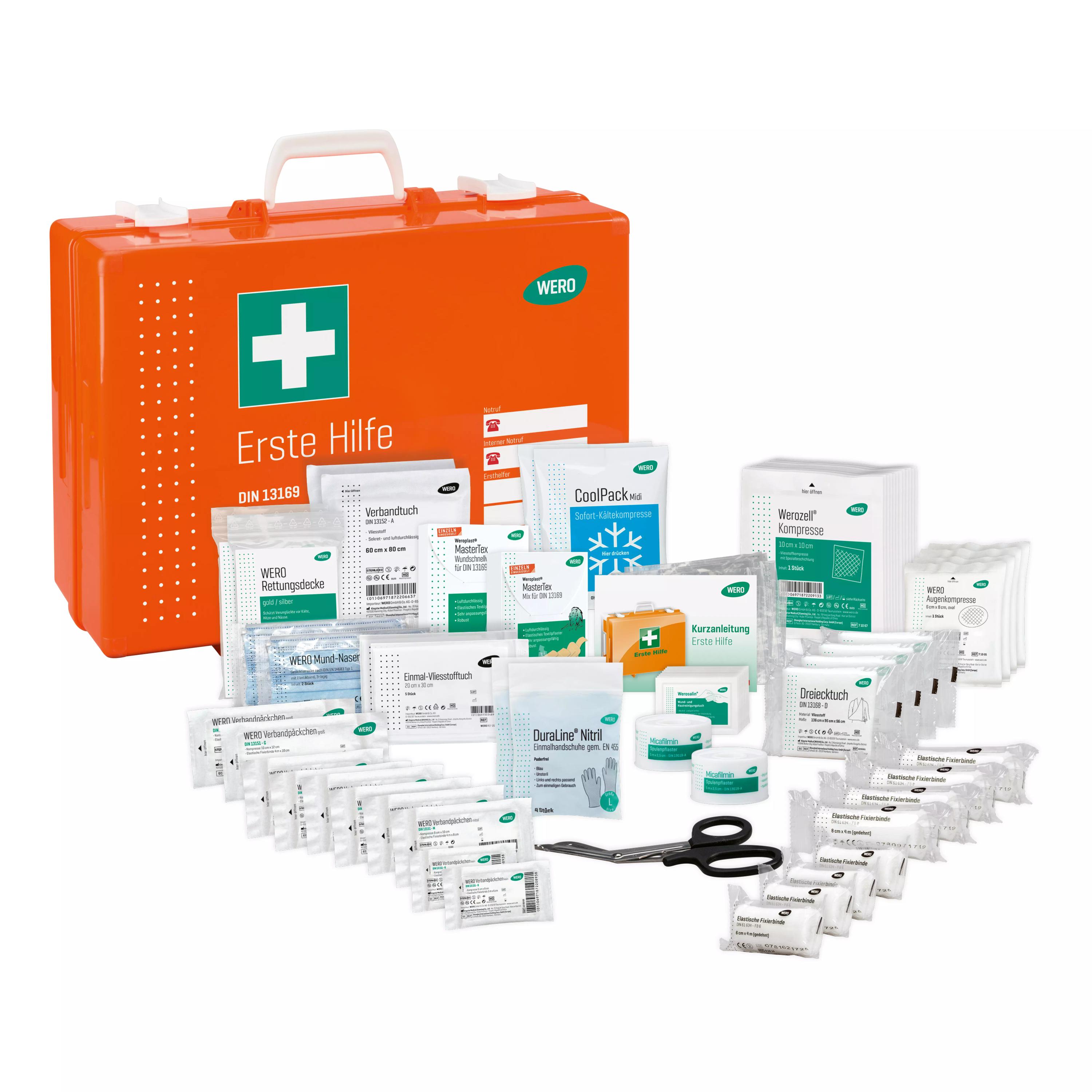 Ein orangefarbener Erste Hilfe Koffer Werotop® 450 DIN 13169 steht offen, zeigt 127 sortierte Einzelteile wie Verbandsmaterial, Pflaster und DualReact® Set.