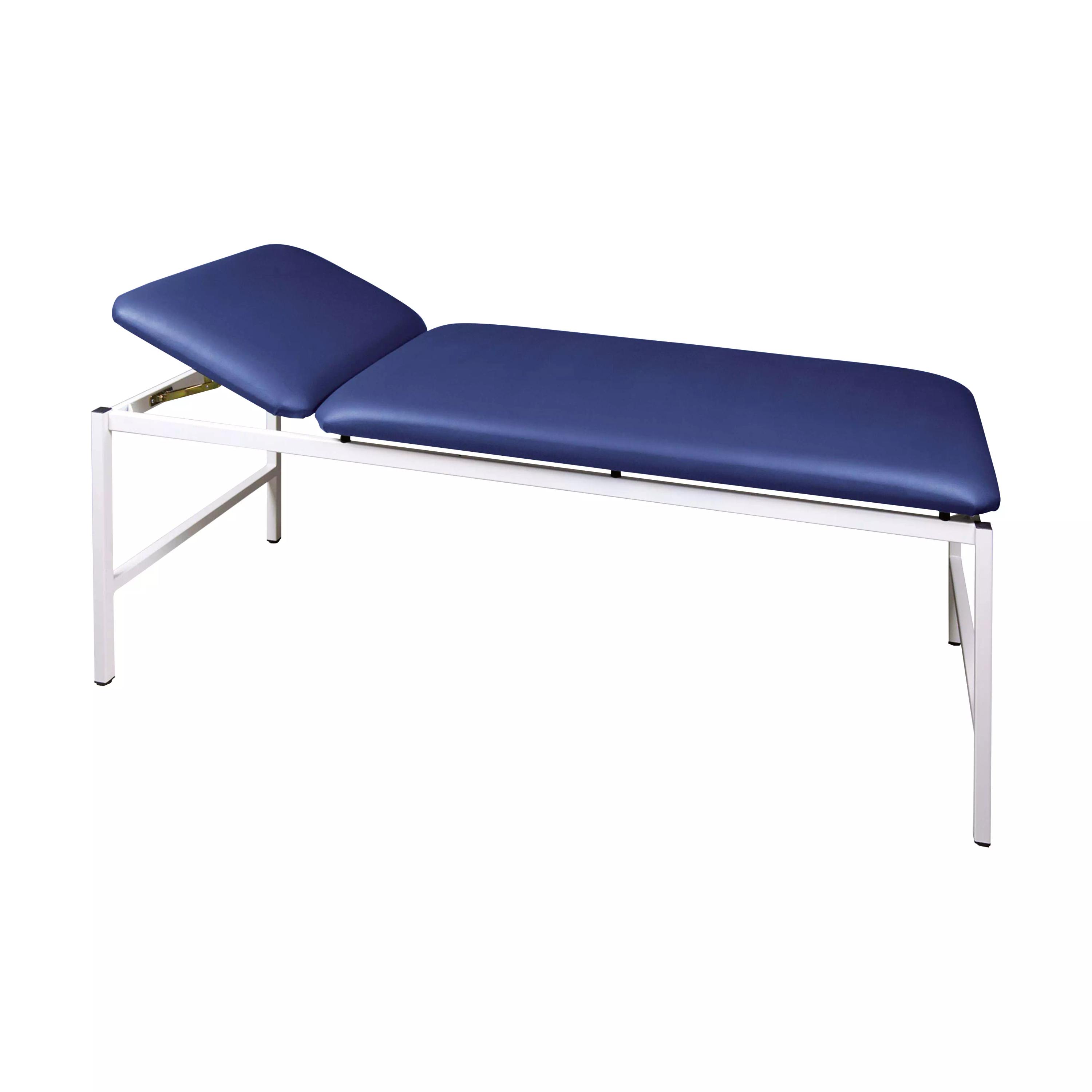 Untersuchungs- und Massageliege Modell 200 mit pulverbeschichtetem, weißem Metallgestell, blauer Liegefläche und stabilen Rollen für flexible Nutzung.