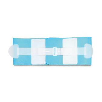 Hellblaues rechteckiges Pflaster mit weißen Klebestreifen und mittiger Schnalle, horizontal ausgerichtet.
