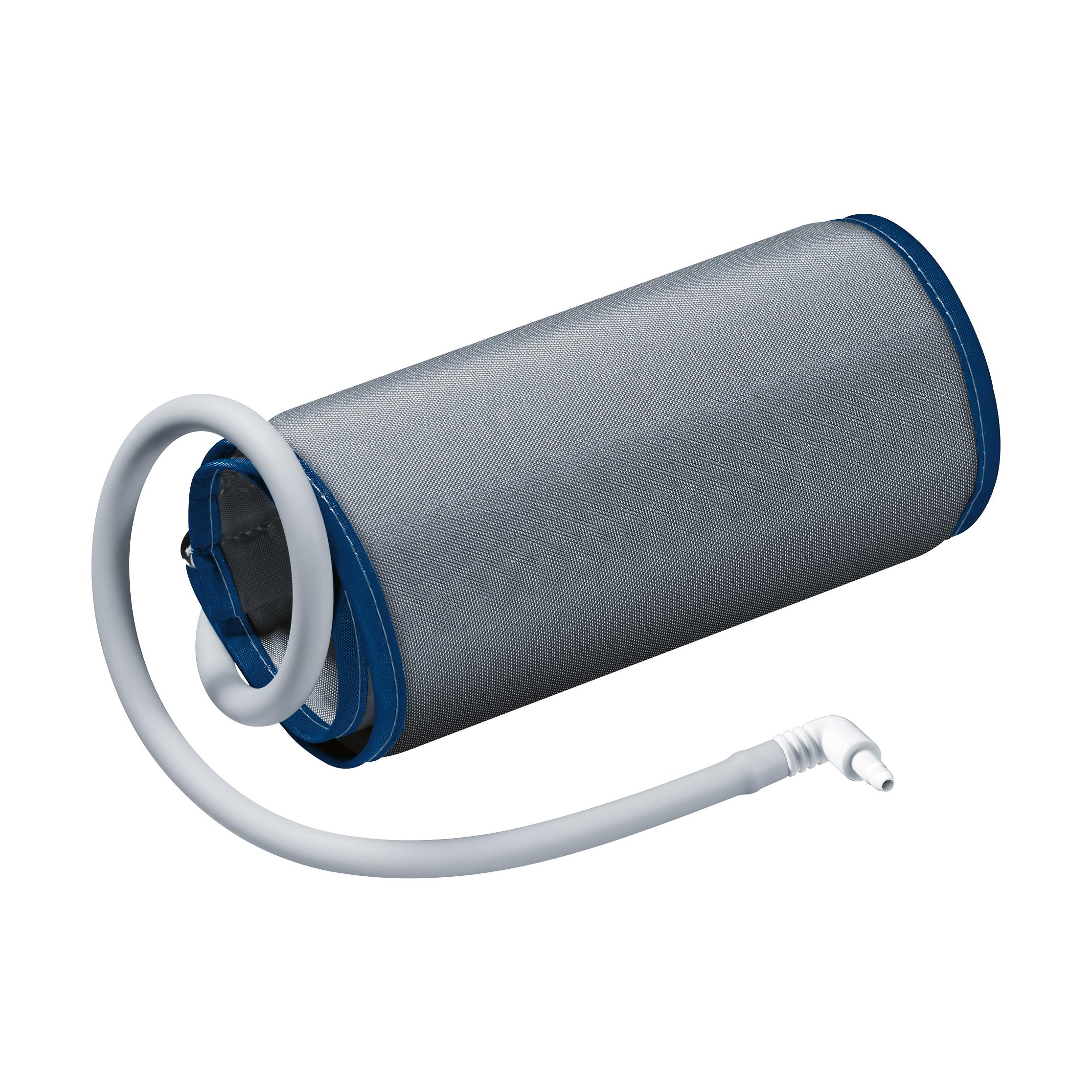 Eine gerollte, graue Manschette mit blauem Rand und Schlauch des Oberarm-Blutdruckmessgerät Beurer BM 28, passend für Oberarme von 22 bis 42 cm.