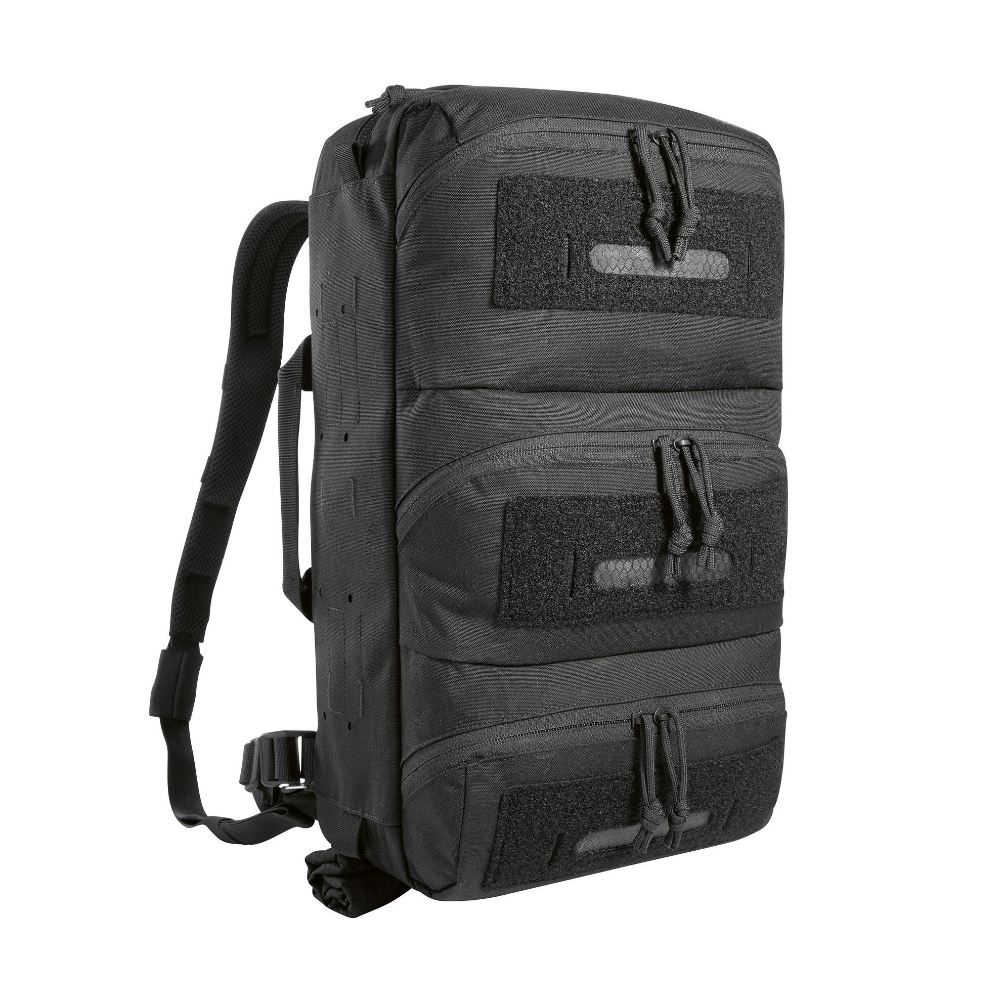 Schwarzer TT Modular Medic Combat Pack mit drei farblich abgesetzten Reißverschlusstaschen, rundum zu öffnen und robusten Griffen seitlich sowie oben.