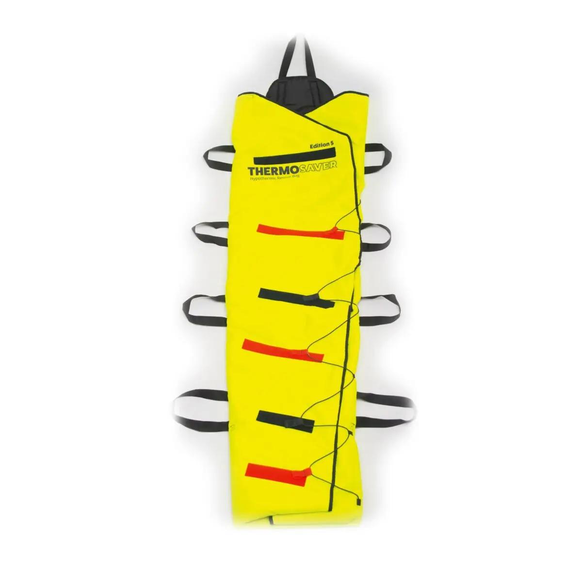 Leuchtend gelber Thermosaver Hypothermic Rescue Bag - Neongelb aus wasserabweisendem Polyester mit vier verstellbaren Gurten und reflektierenden Elementen.