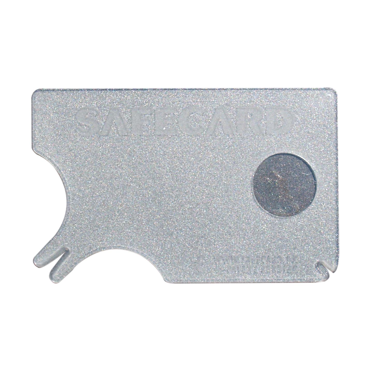 Silberfarbene Zeckenkarte mit Lupe, rechteckigem Scheckkartenformat, transparenter Kunststoff, integrierter Lupenausschnitt und Zeckenentfernungshilfe