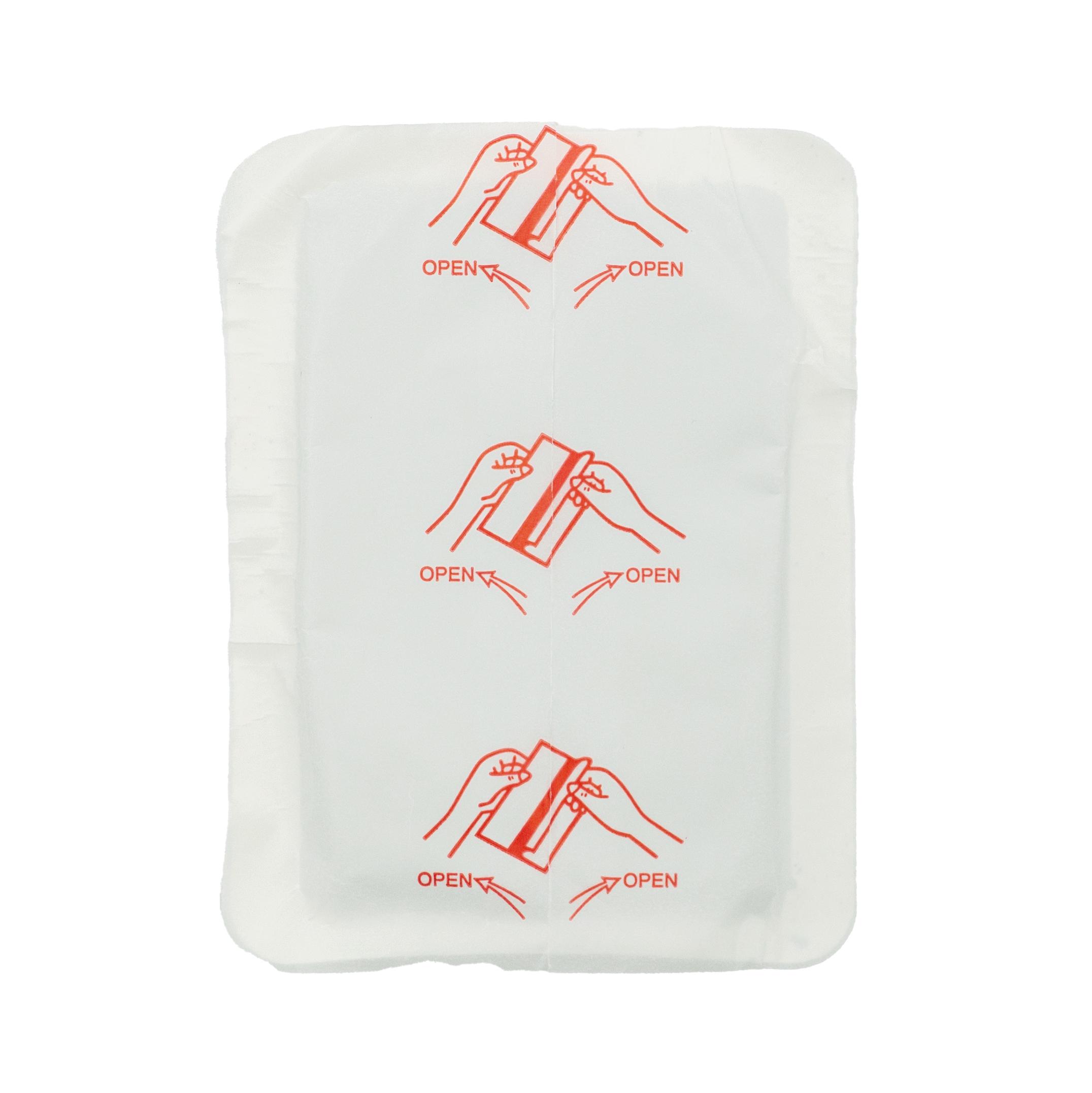 Weiße Verpackung des FIGO® Wärmekissen - Standard mit drei roten Zeichnungen, die die Handhabung zum Öffnen und Aufkleben Schritt für Schritt zeigen.