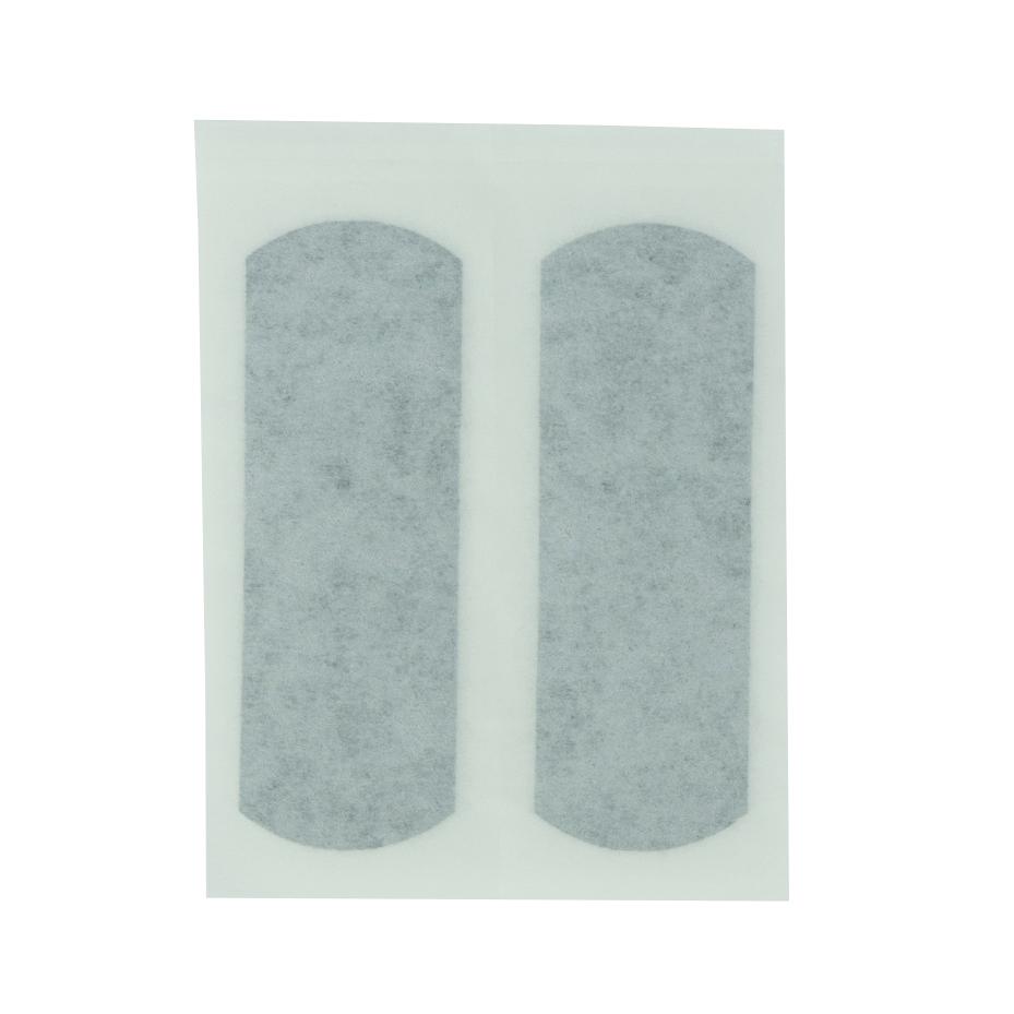 Zwei rechteckige WERO MED-X® TrostPflaster Mini Mix Pflaster aus schwarzem, textilem Gewebe mit extra starker Klebkraft und querelastischer Struktur.