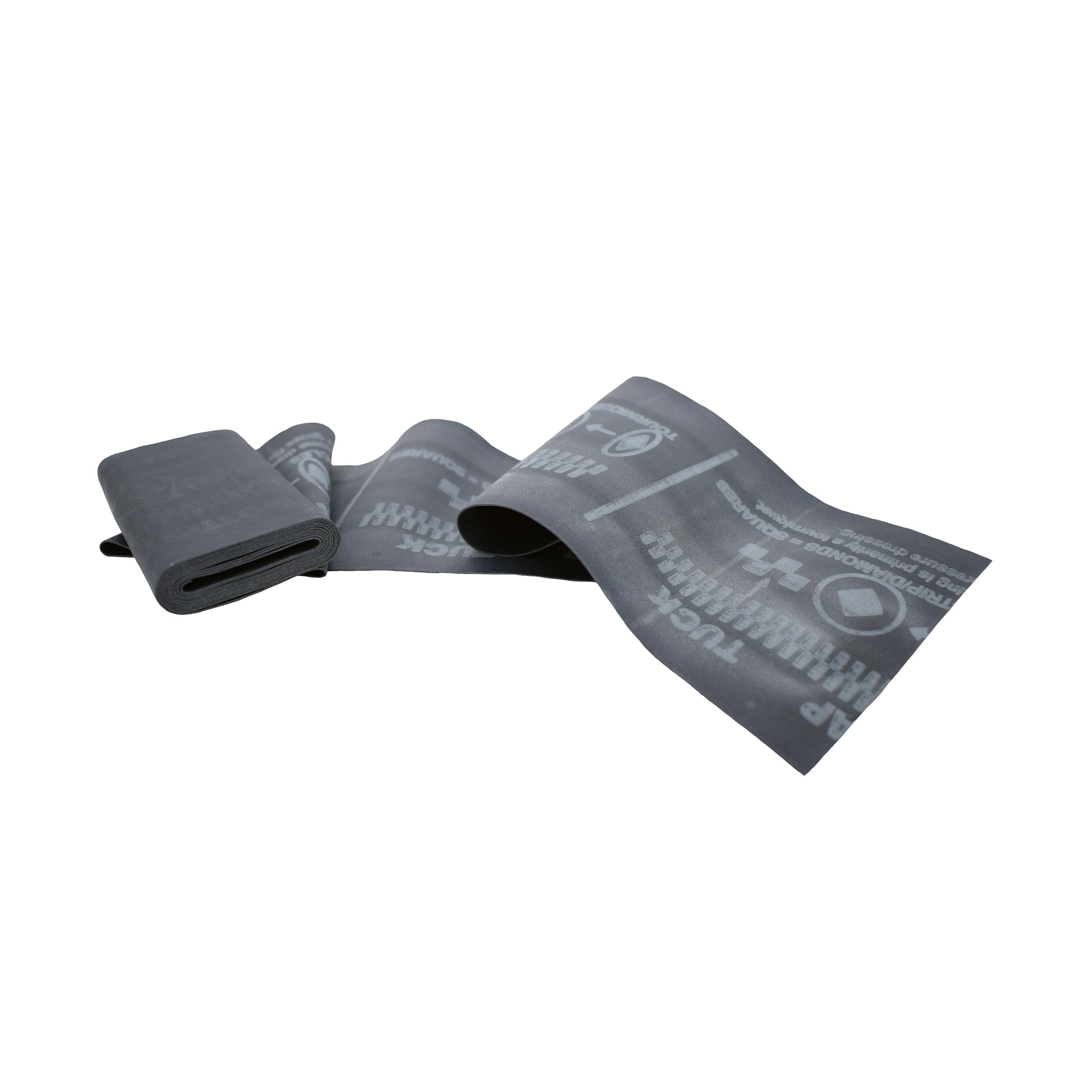 Tourniquet SWAT - T - Schwarz als aufgerolltes, elastisches Band mit Aufschrift „TUCK“ und weißen Symbolen aus flexiblem Material auf weißem Untergrund.