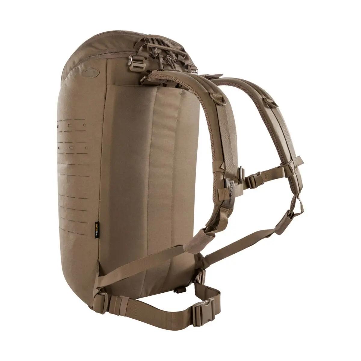 TT Modular Medic Pack 38 aus robustem Material, mit zwei Fronttaschen, großem Deckelfach und komplett aufziehbarem Hauptfach stehend.