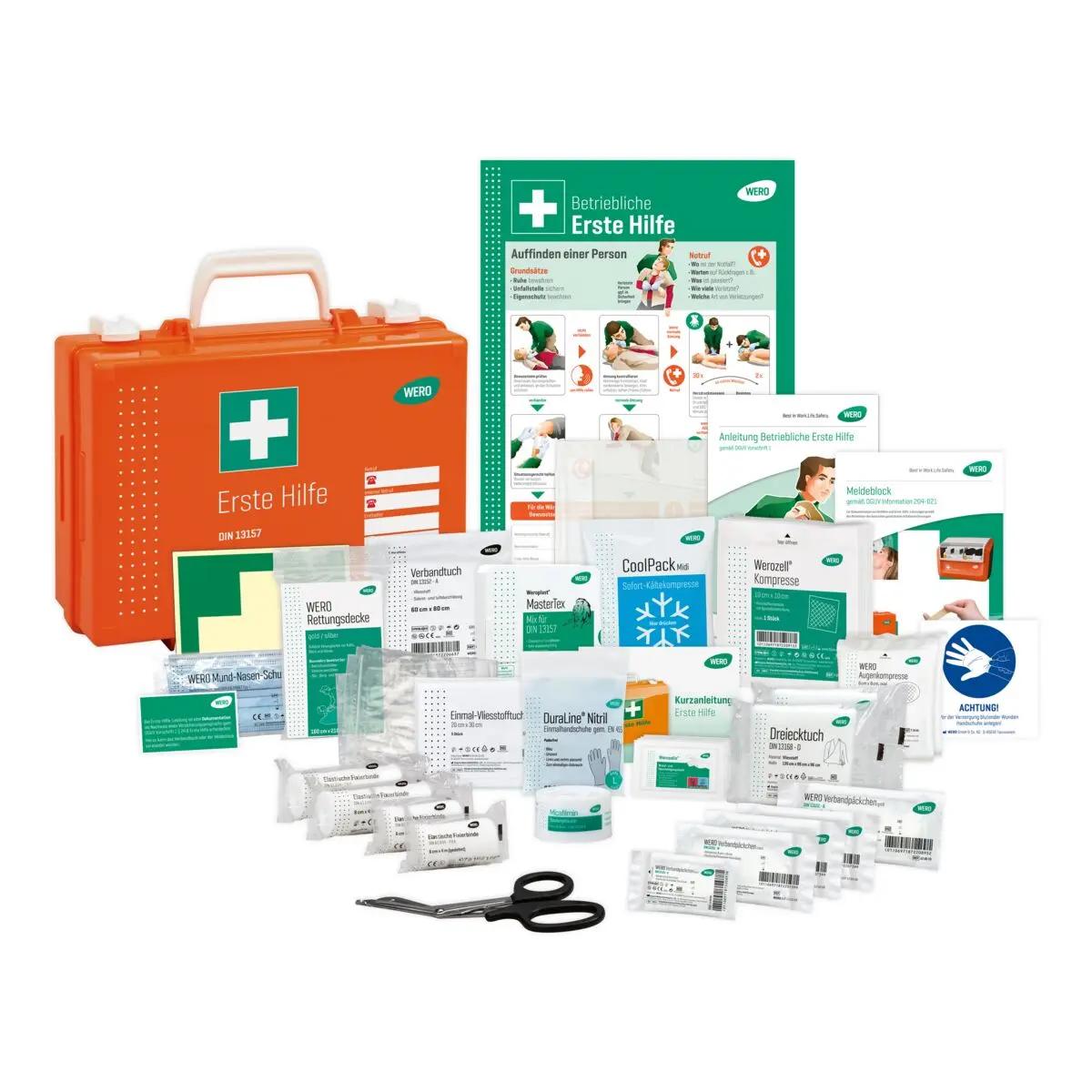 WERO Erste Hilfe Starter Kit mit orangefarbenem Koffer, Erste Hilfe Anleitung und verschiedenen Verbandmaterialien übersichtlich ausgebreitet.