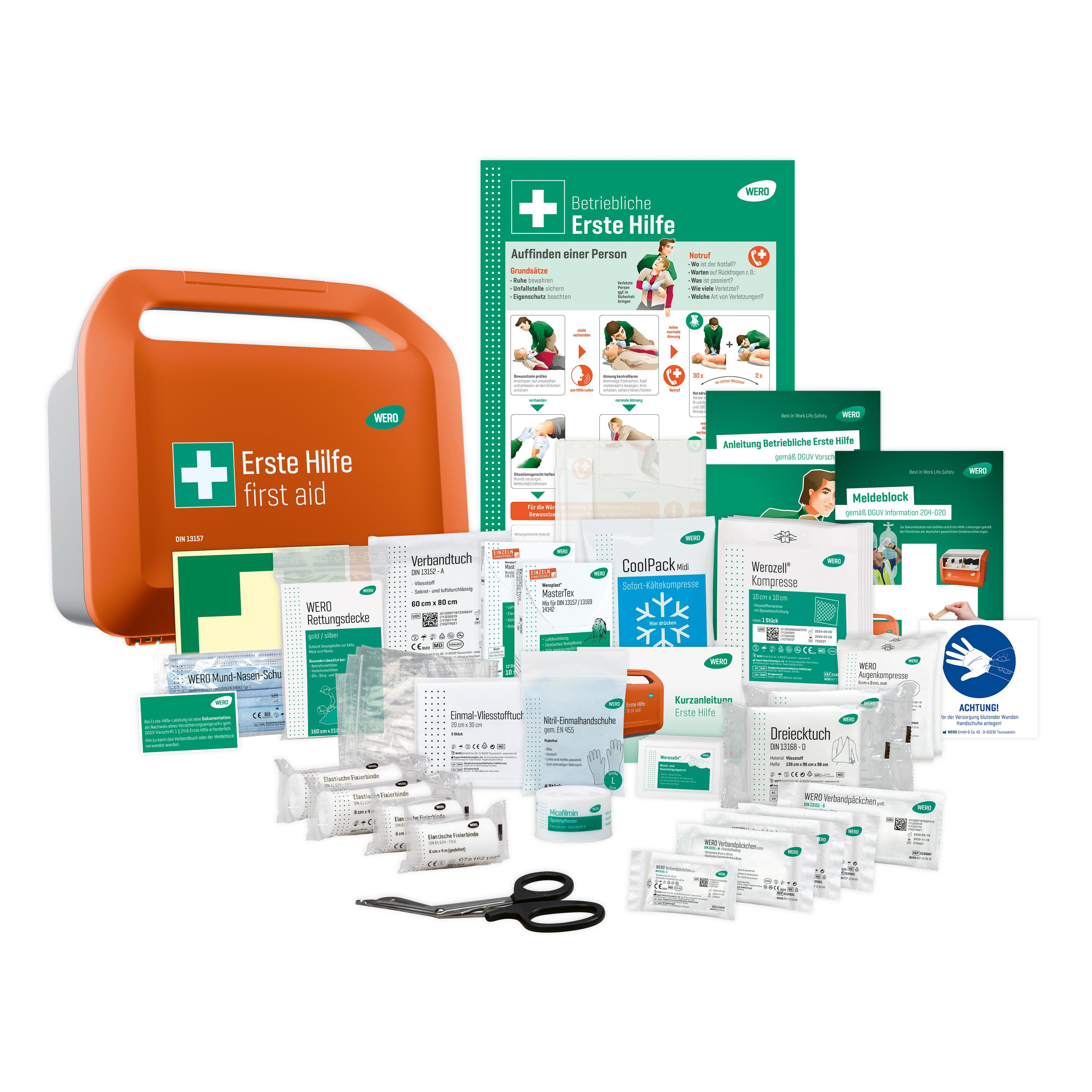 WERO Erste Hilfe Starter Kit mit orangefarbenem Koffer, Erste Hilfe Anleitung und verschiedenen Verbandmaterialien übersichtlich ausgebreitet.