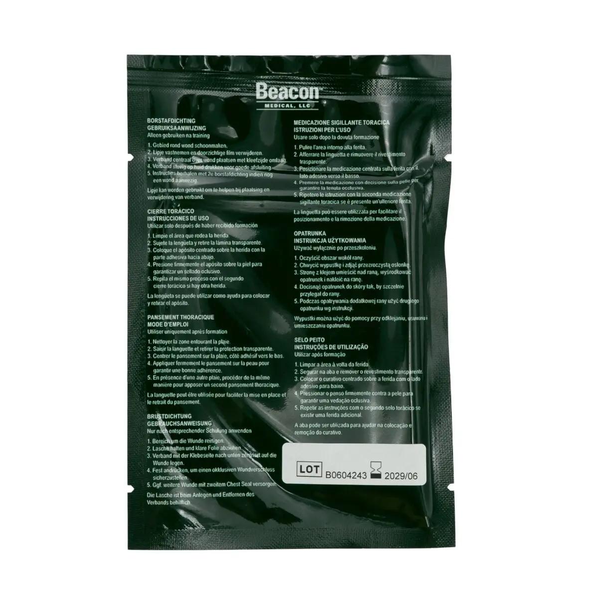 Schwarze flexible Verpackung des Beacon™ Chest Seal - non_vented, 1 Stk mit Lotnummer, Drehverschluss und mehrsprachiger medizinischer Anleitung.