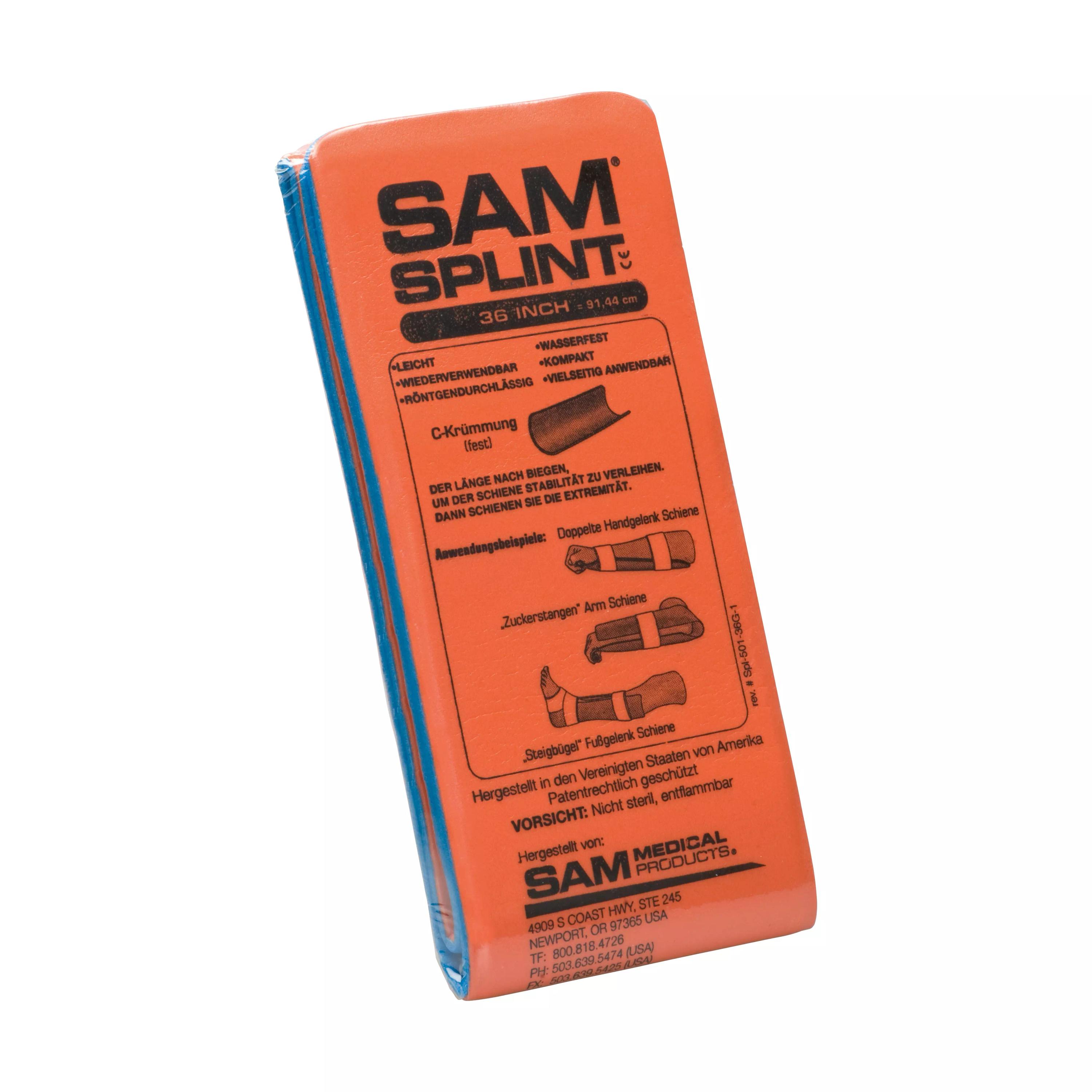 Die SAM® SPLINT Universalschiene - gefaltet ist eine orangefarbene, rechteckige Schiene mit dunkelblauem Rand, bestehend aus einem dünnen Aluminiumkern und engmaschigem High-Tech-Schaumstoff.