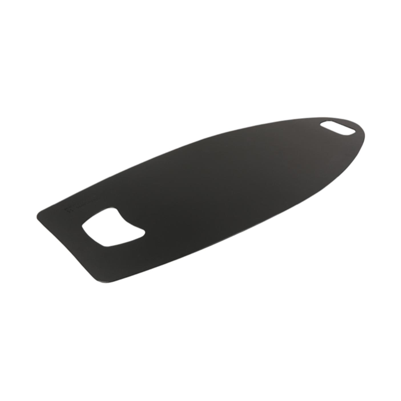 Schwarzes Paddel mit gewölbtem, spitz zulaufendem Ende und ovalen Löchern an den Seiten, auf weißem Hintergrund.