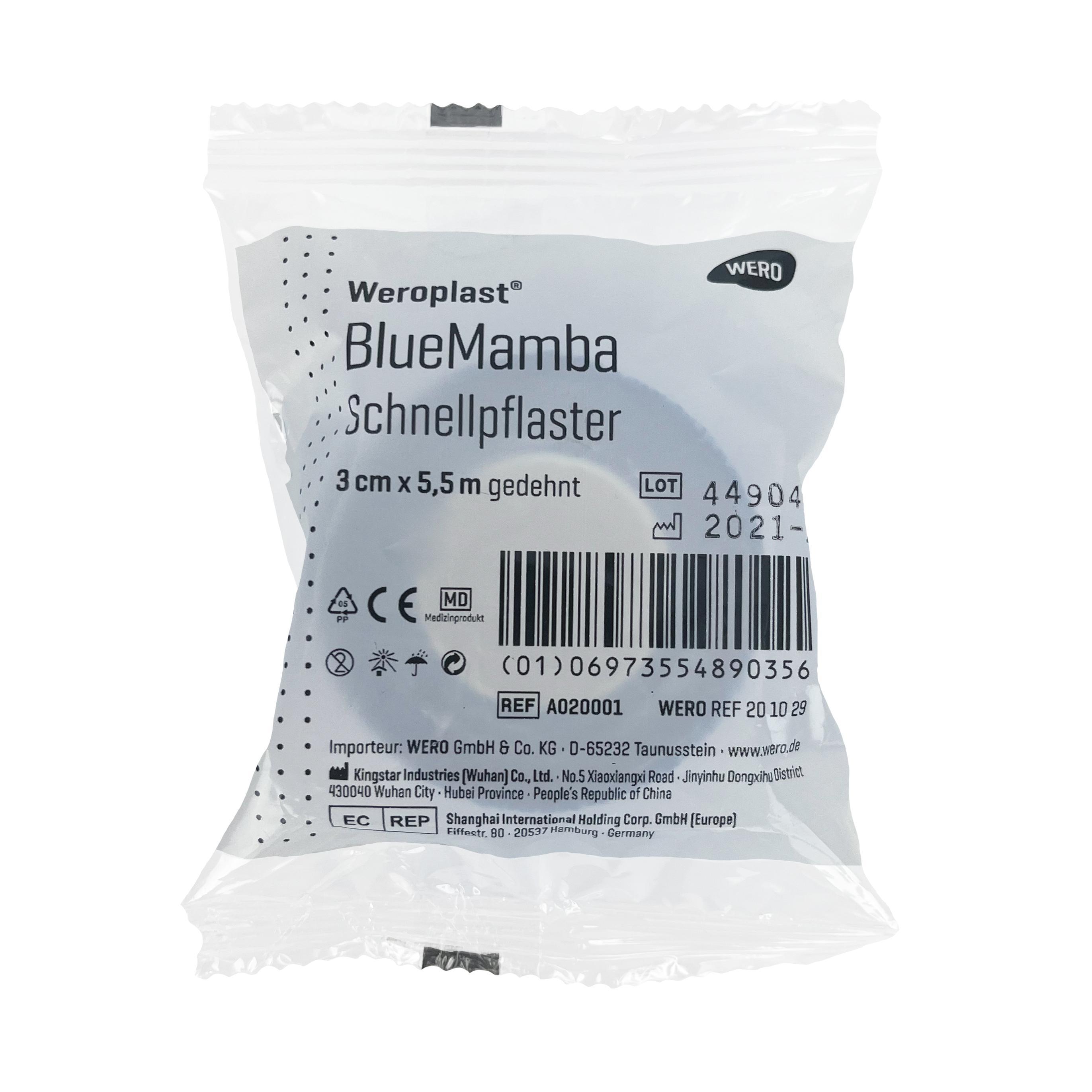 Das Schnellpflaster Weroplast® BlueMamba - 1 Stk ist in einer weißen, versiegelten Einmalverpackung mit blauer Aufschrift und Herstellerangaben zu sehen.
