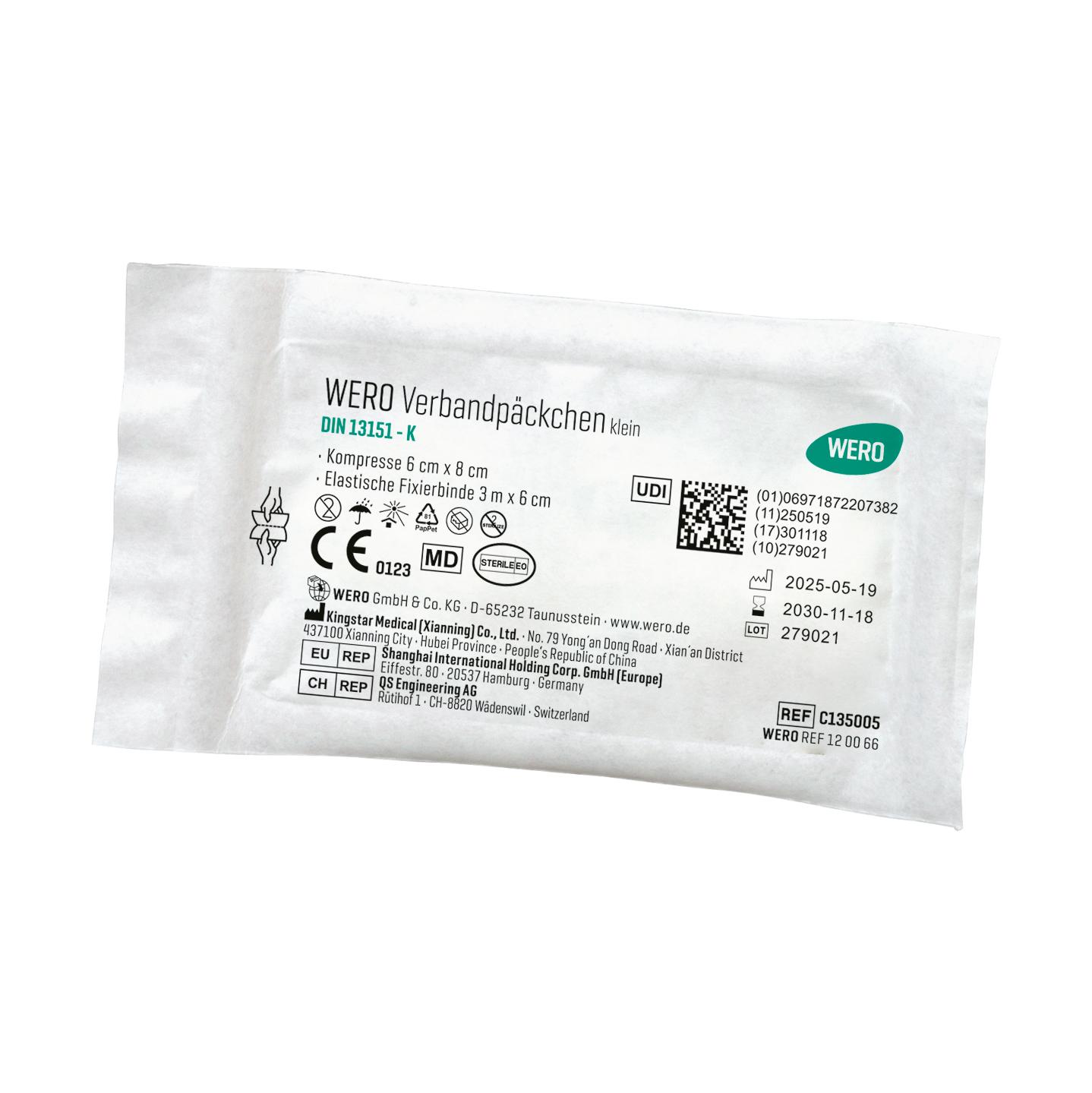 Medizinisches Verbandpäckchen von WERO GmbH mit transparentem Fenster, grüner und schwarzer Beschriftung auf weißem, flexiblem Material.