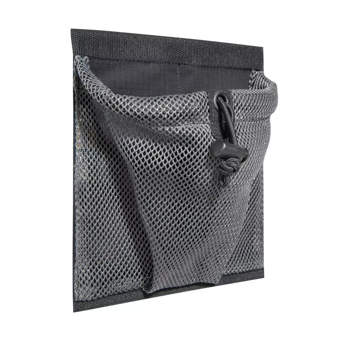 Netztasche TT Modular Collector VL - M aus grauem Mesh mit schwarzem Kordelzug, schwarzer Umrandung und Klettfläche zur Befestigung an Modulboards.