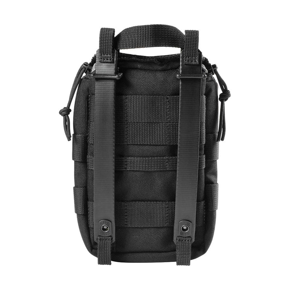 Eine schwarze 5.11 UCR IFAK Pouch, leer, steht aufrecht, zeigt robustes Material, kompaktes Format mit stabilem Griff und seitlichen verstellbaren Gurten.