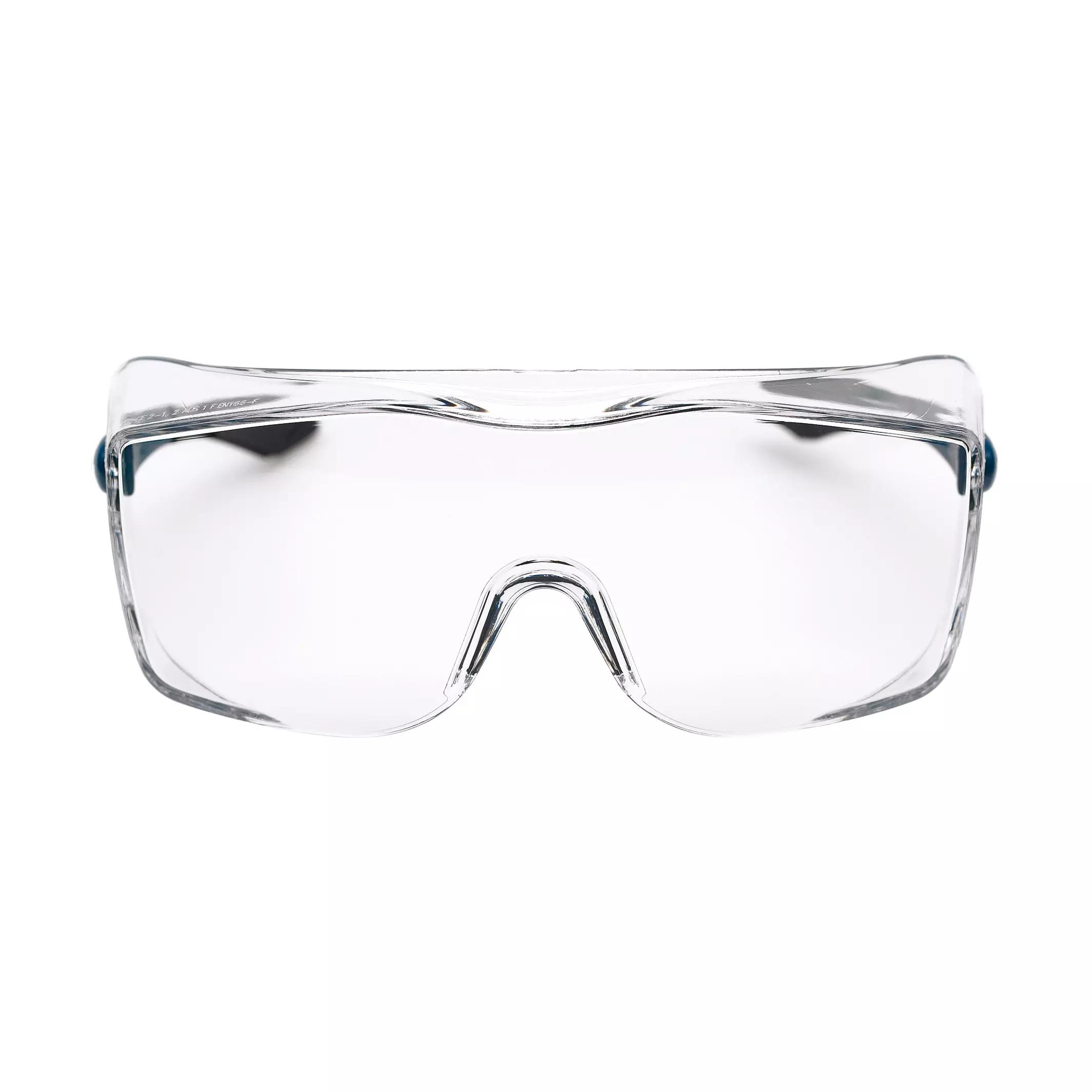 Klare Überbrille 3M™ OX3000 mit leicht blauen Akzenten, Polycarbonat-Gläsern, kratzfest und beschlagfrei, frontal ausgerichtet.