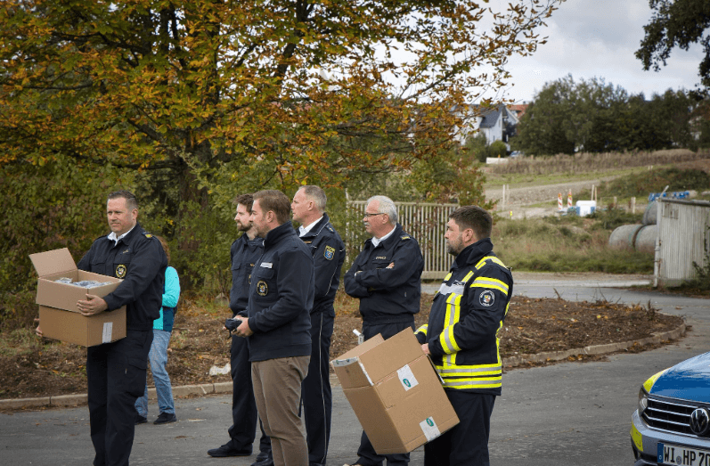 Kiste, Karton, Person, Lieferung des Pakets