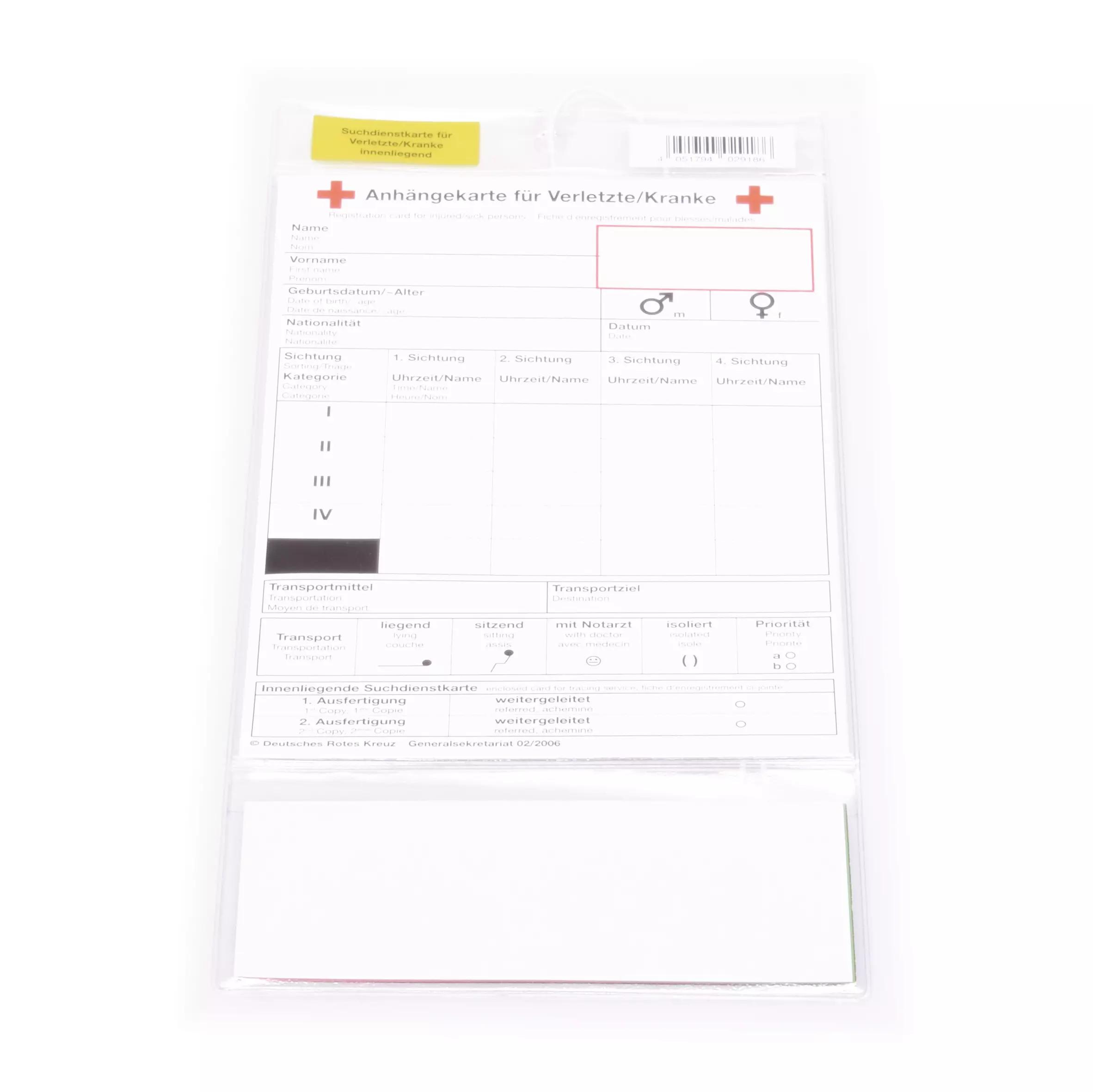 Anhängekarte für Verletzte/Kranke in transparenter Sichthülle mit Suchdienstkarte, roten und schwarzen Feldern zur medizinischen Patientendokumentation