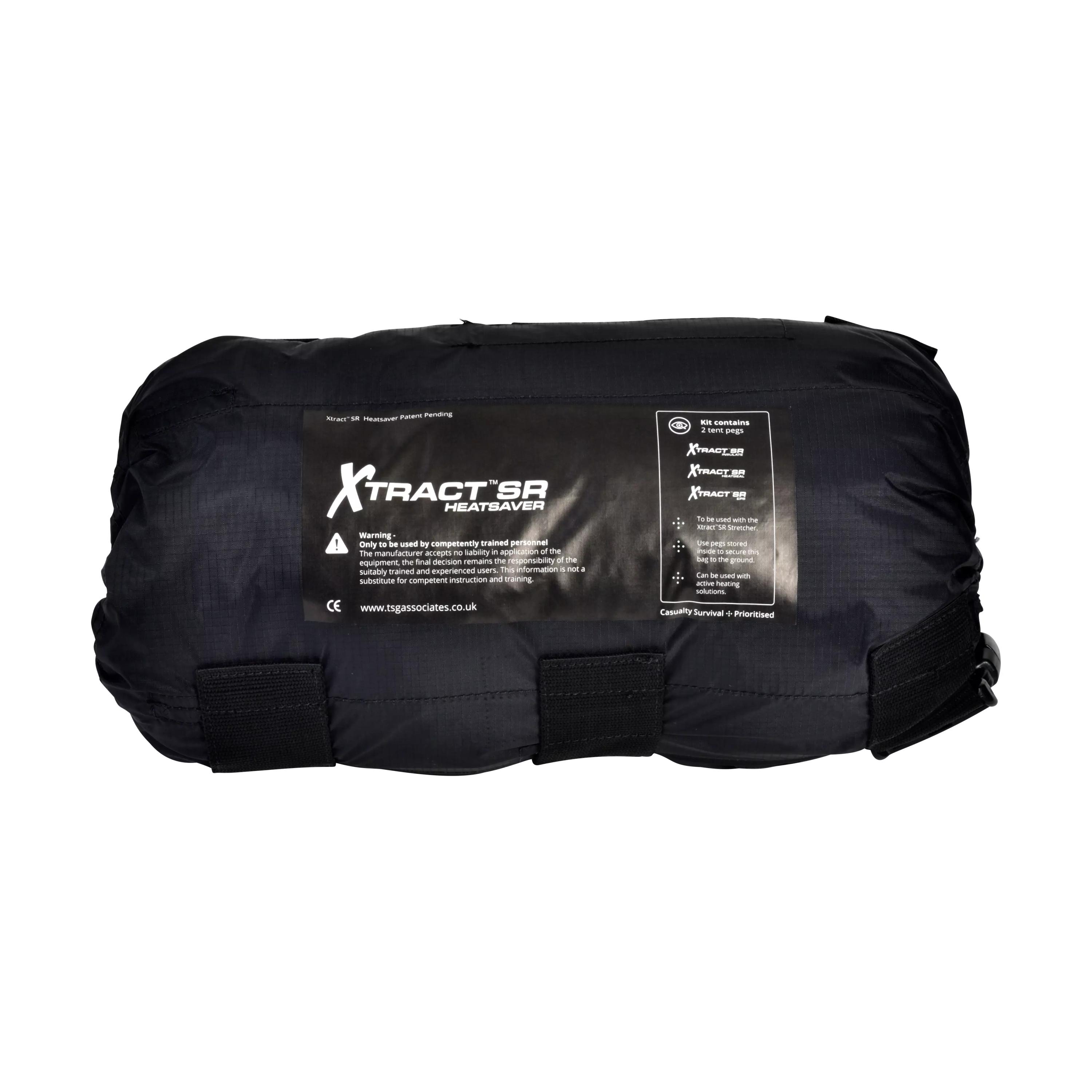Ein verschlossener Wärmeerhalt-Modul Xtract™ SR Heatsaver Beutel mit Sicherheitslabel, schwarzen Gurten und K1 Content-Aufschrift liegt auf weißem Untergrund.