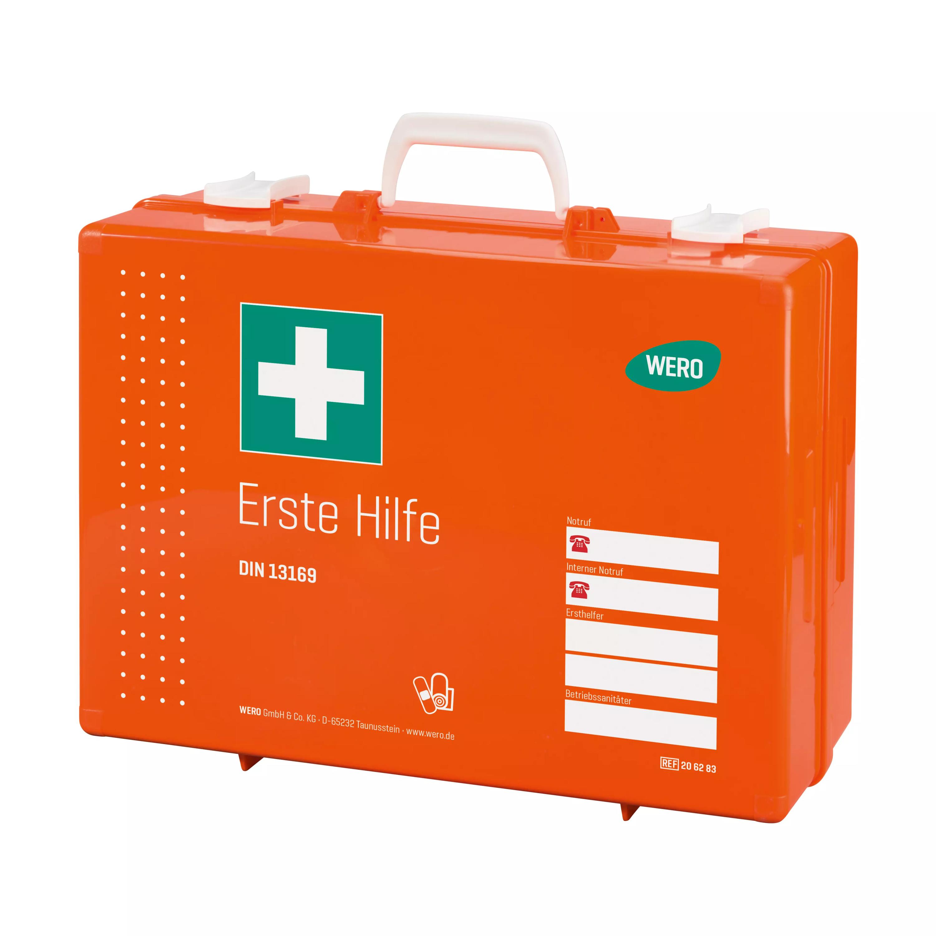 Ein orangefarbener Erste Hilfe Koffer Werotop® 450 DIN 13169 mit grünem Kreuz, stabilem Griff und Fächern zur organisierten Aufbewahrung.