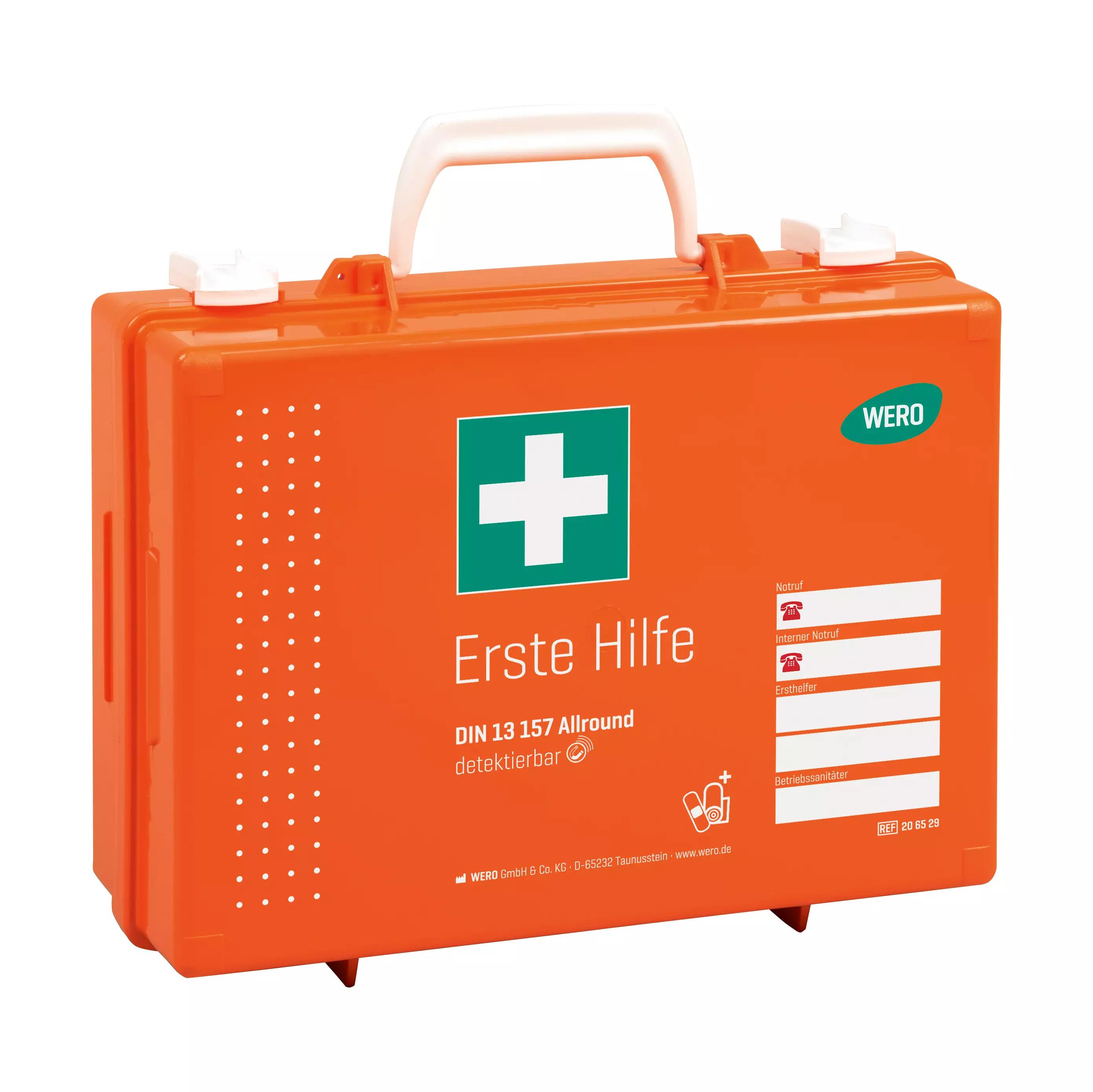 Ein rechteckiger WERO Erste Hilfe Koffer DIN 13157 Allround, detektierbar mit grünem Kreuz, Klarsichtgriff und klar beschrifteter Vorderseite.