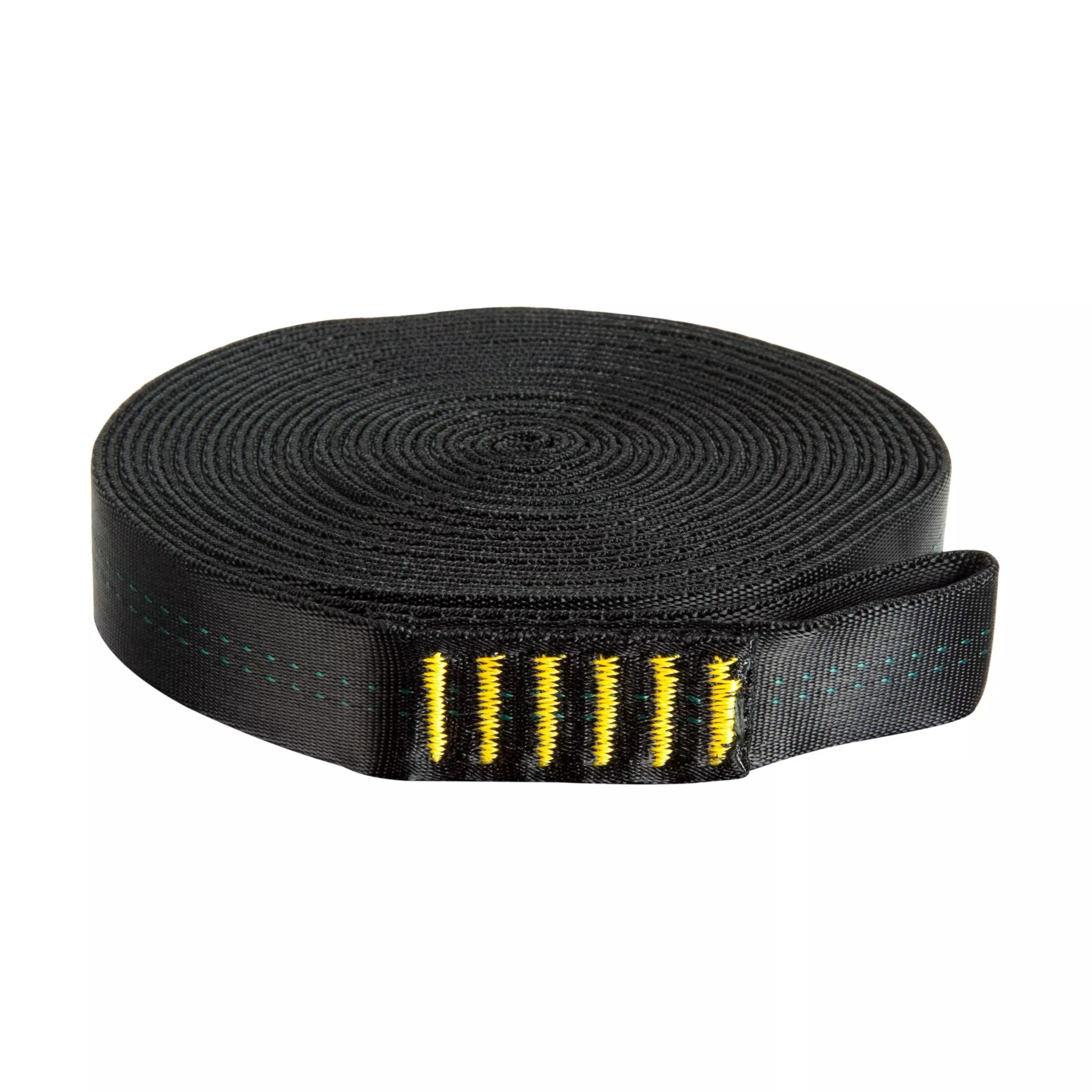 Ein zusammengerollter NAR Hasty Harness Rettungsgurt aus 100 % Nylon mit gelbem Karabiner, vielseitig einsetzbar und hoher Bruchfestigkeit.