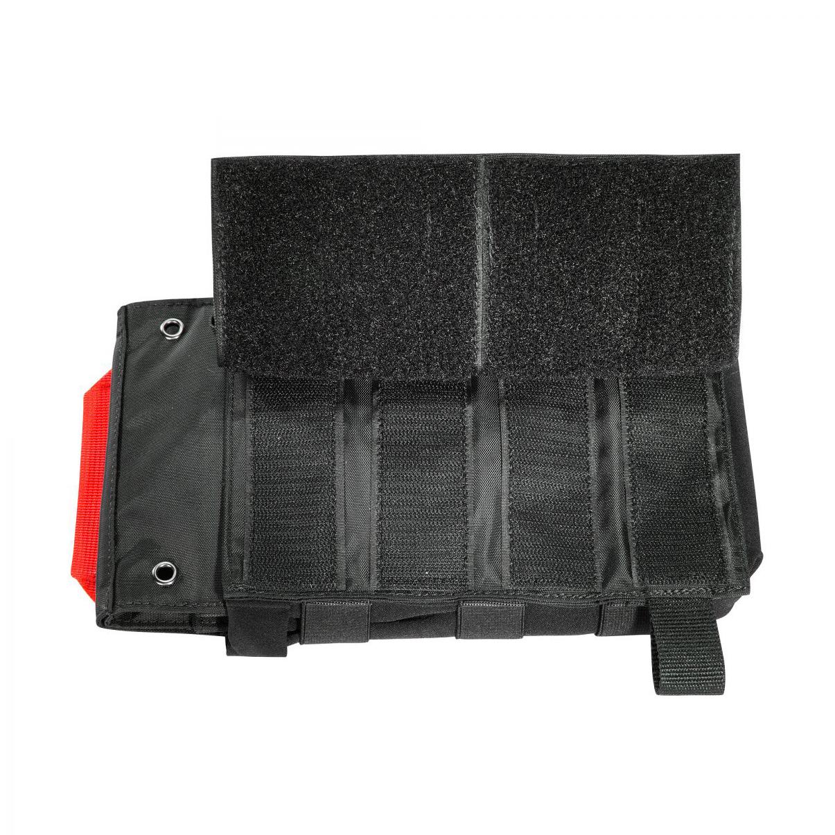 Schwarze TT IFAK Pouch VL mit mehreren schwarzen Riemen und rotem seitlichem Gurt, strukturiertem Stoff und Verschlussklappe.