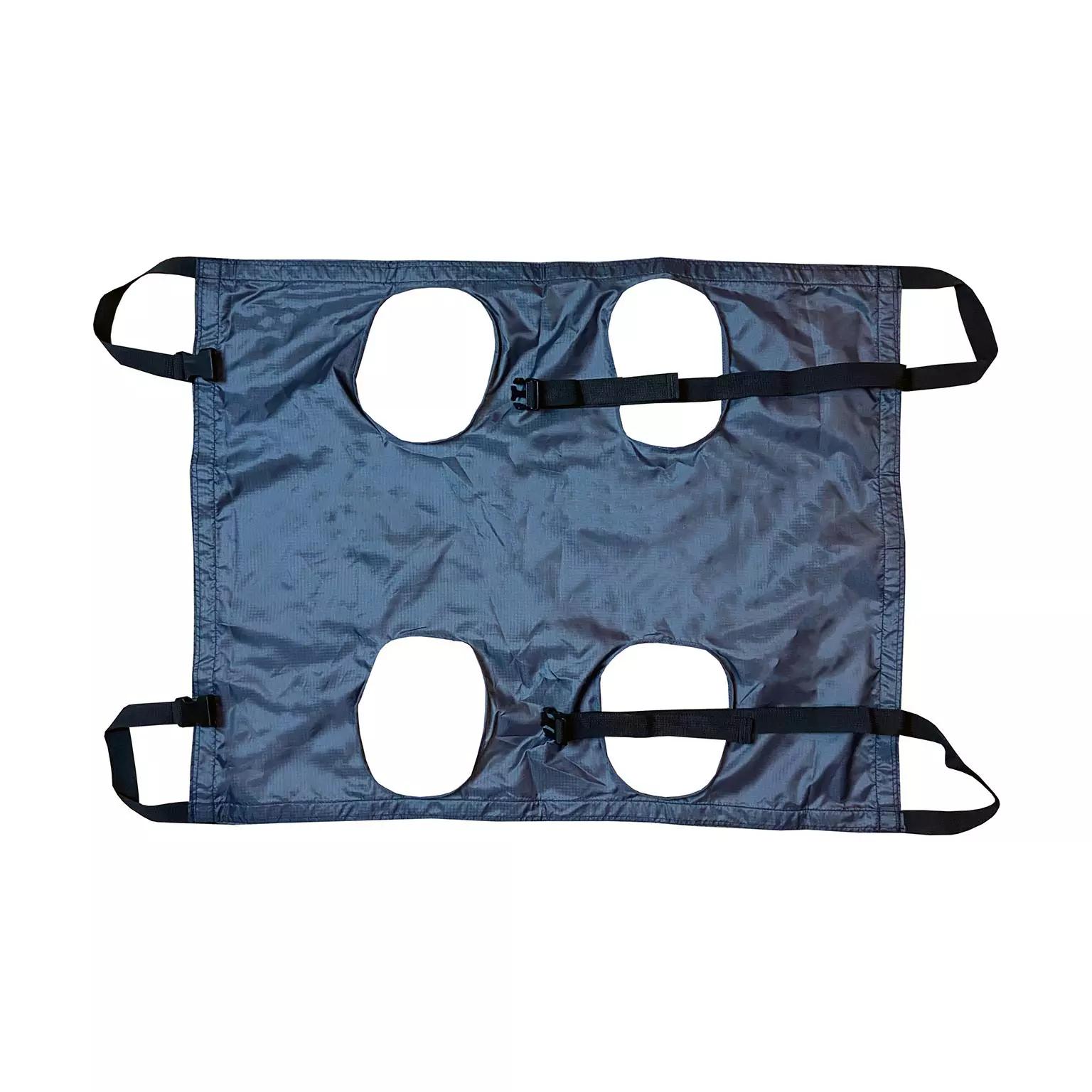 Ein blaues Rescue Essentials K9 QuikLitter Tragetuch für Diensthunde mit strapazierfähigem Ripstop-Material, vier Beinlöchern und zwei schwarzen Gurten mit silbernen Schnallen.