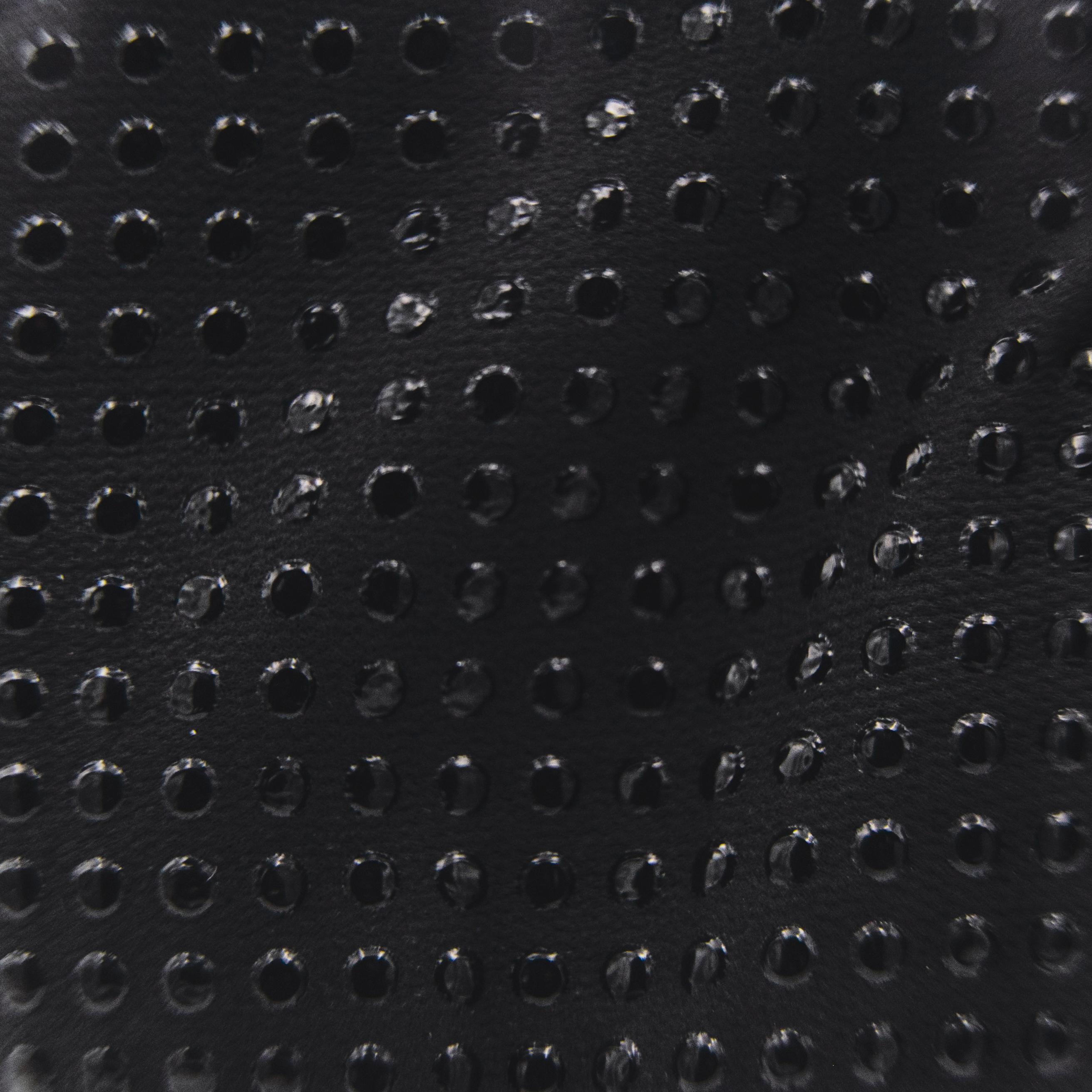 Nahaufnahme der griffigen Nitrilnoppen auf der Innenhand eines Montagehandschuh WERO WorkStar Dots mit hochwertiger Nitrilbeschichtung.