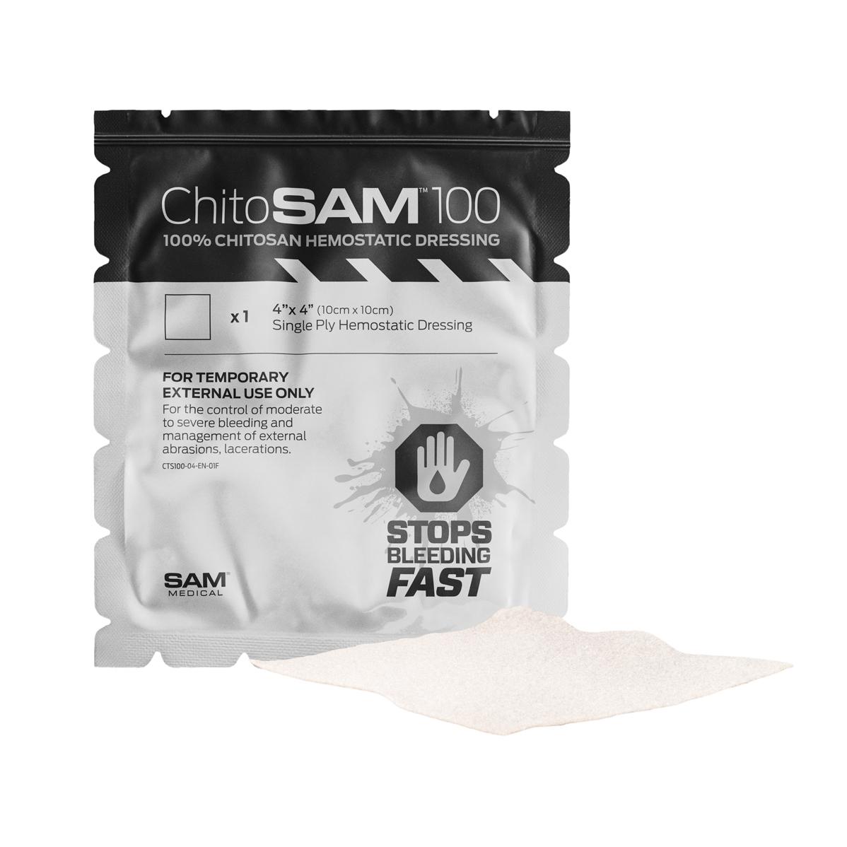 ChitoSAM® 100 - Kompresse, 10 cm, einzeln verpackt, 100% Chitosan, hohe Absorptionskapazität, filmbildend, mit Warnhinweis „Stops Bleeding Fast“.