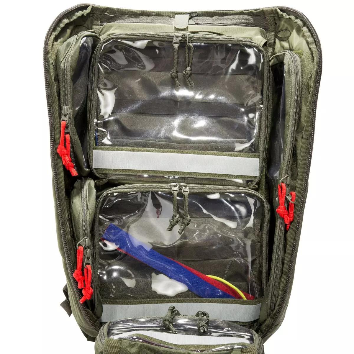 Ein dunkelgrüner TT Modular Medic Insert 30 VL Rucksack mit mehreren Klarsichttaschen und verschiedenfarbigen Klettstreifen sowie Blind-Klett.