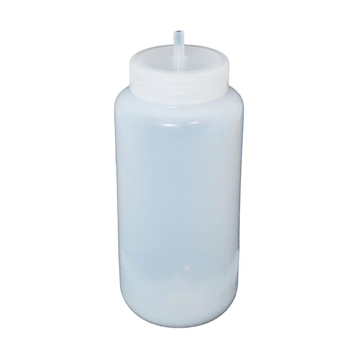 Quetschflasche mit Schlauch und Ventil für TrueClot® Trainer, leer und zylindrisch, aus weißem Kunststoff mit Schraubverschluss.
