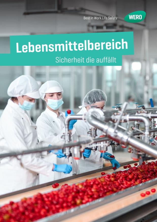 Arbeiter in weißer Schutzkleidung verarbeiten rote Beeren auf einem Förderband in einer modernen Fabrik; oben rechts das WERO Logo.
