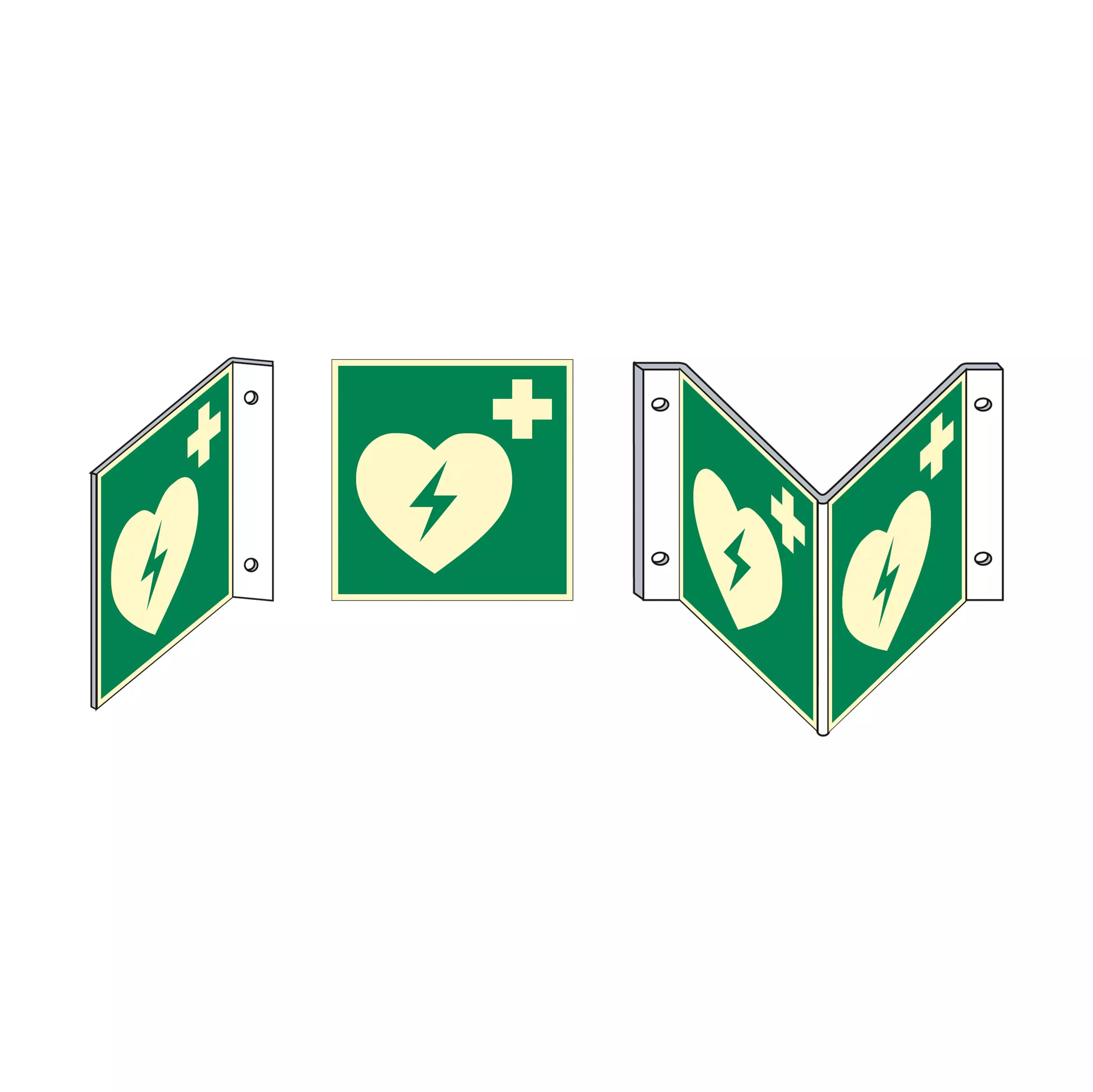 Vier Rettungszeichen - Defibrillator mit grünem Hintergrund, weißem Herzsymbol und Blitz, jeweils an unterschiedlich abgewinkelten Metallhaltern befestigt.
